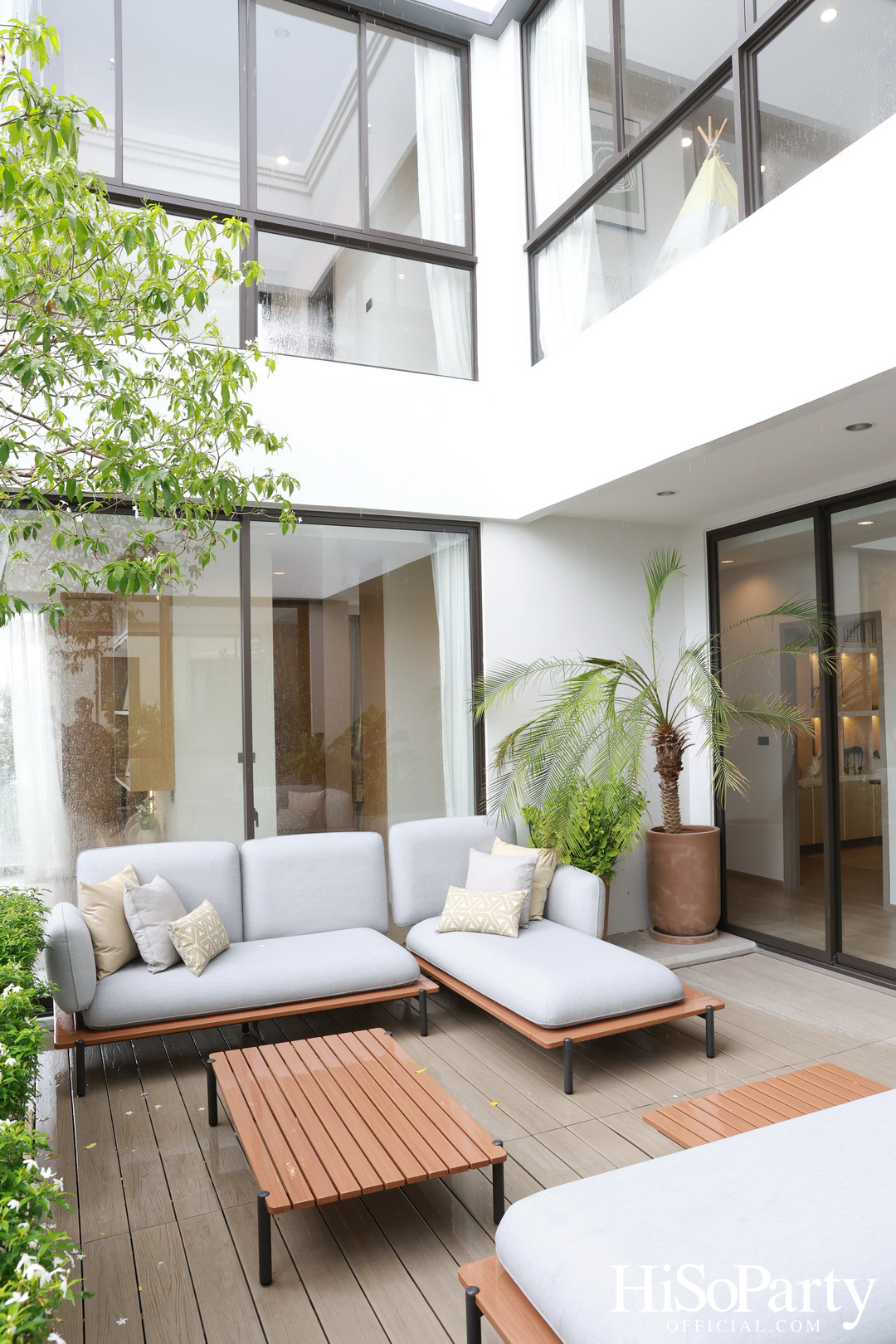 HiSoParty Magazine X AERIE