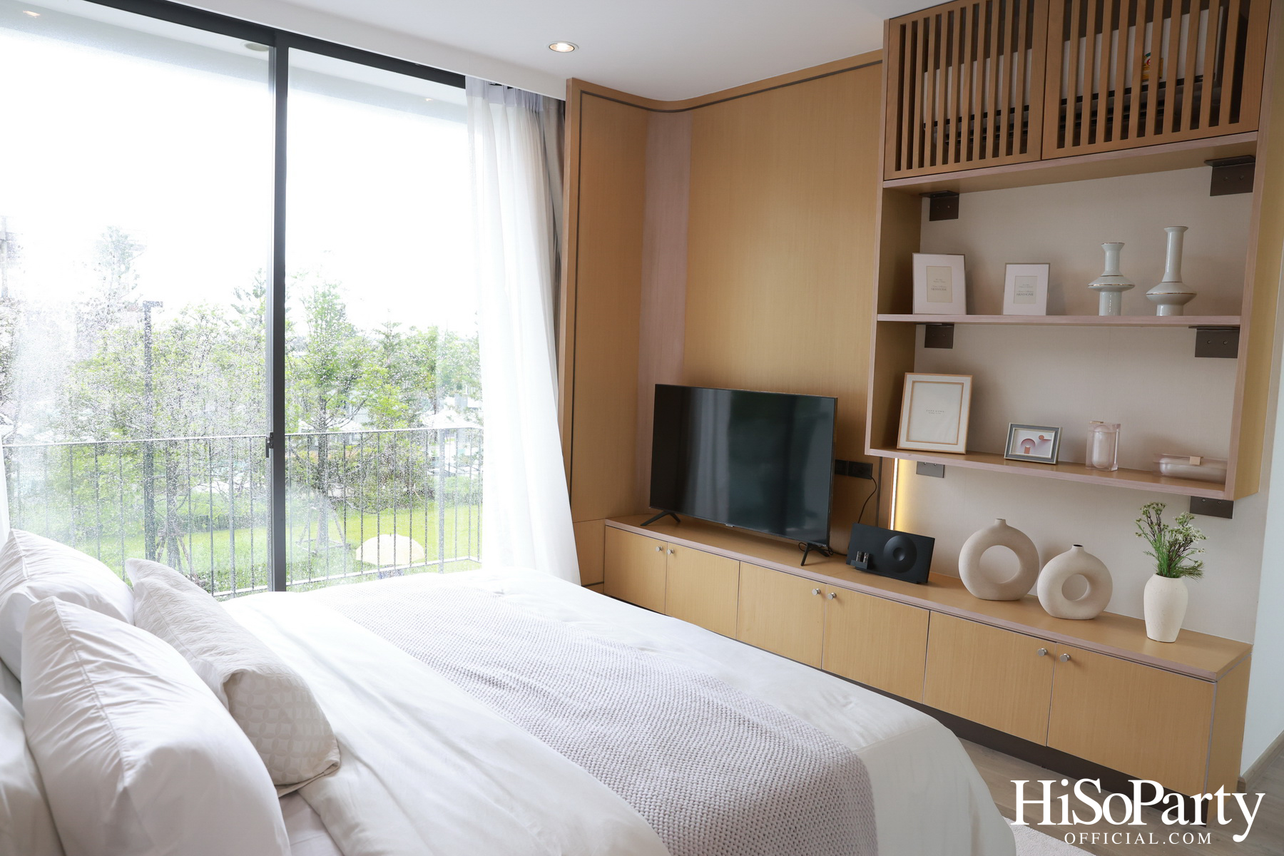 HiSoParty Magazine X AERIE