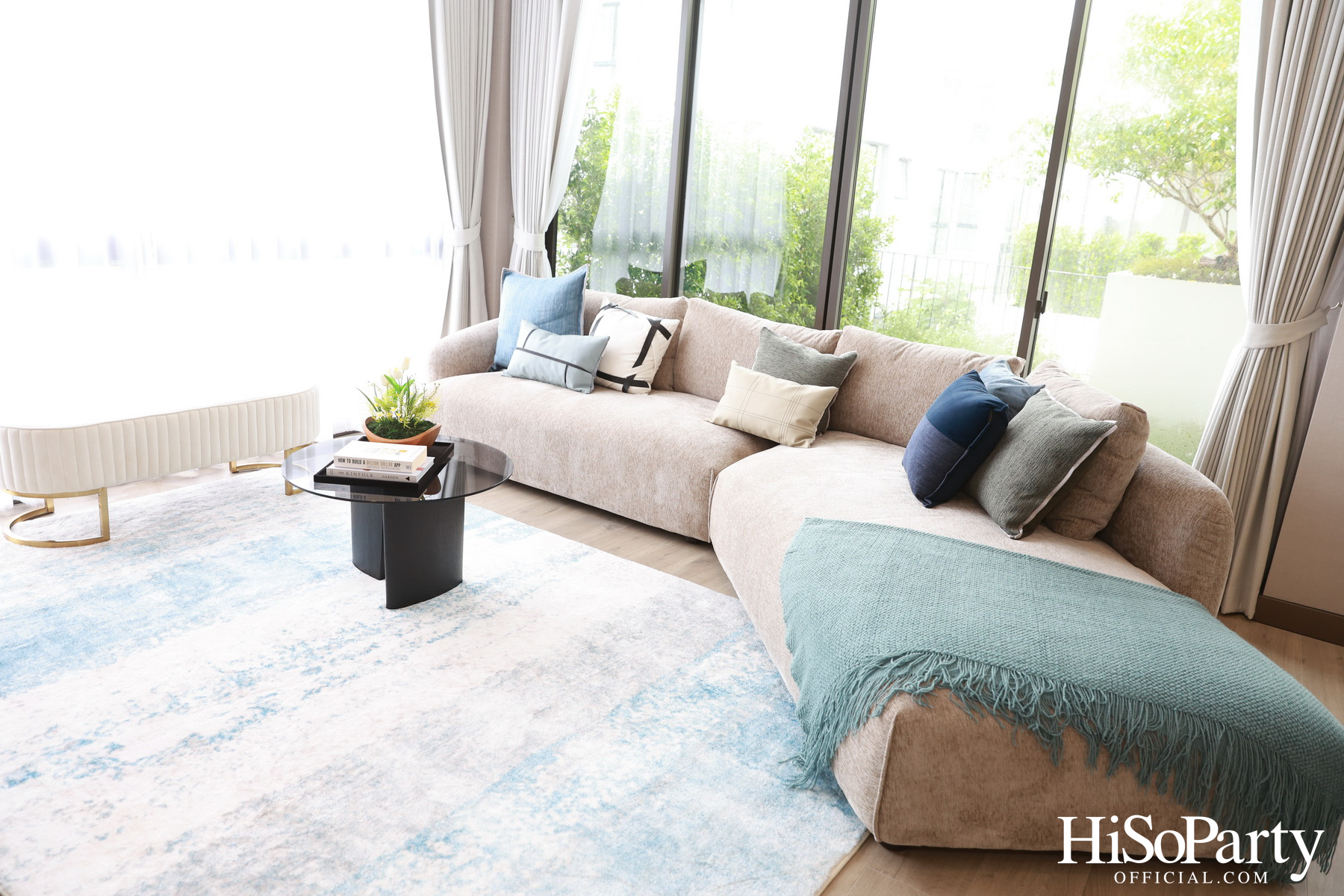 HiSoParty Magazine X AERIE