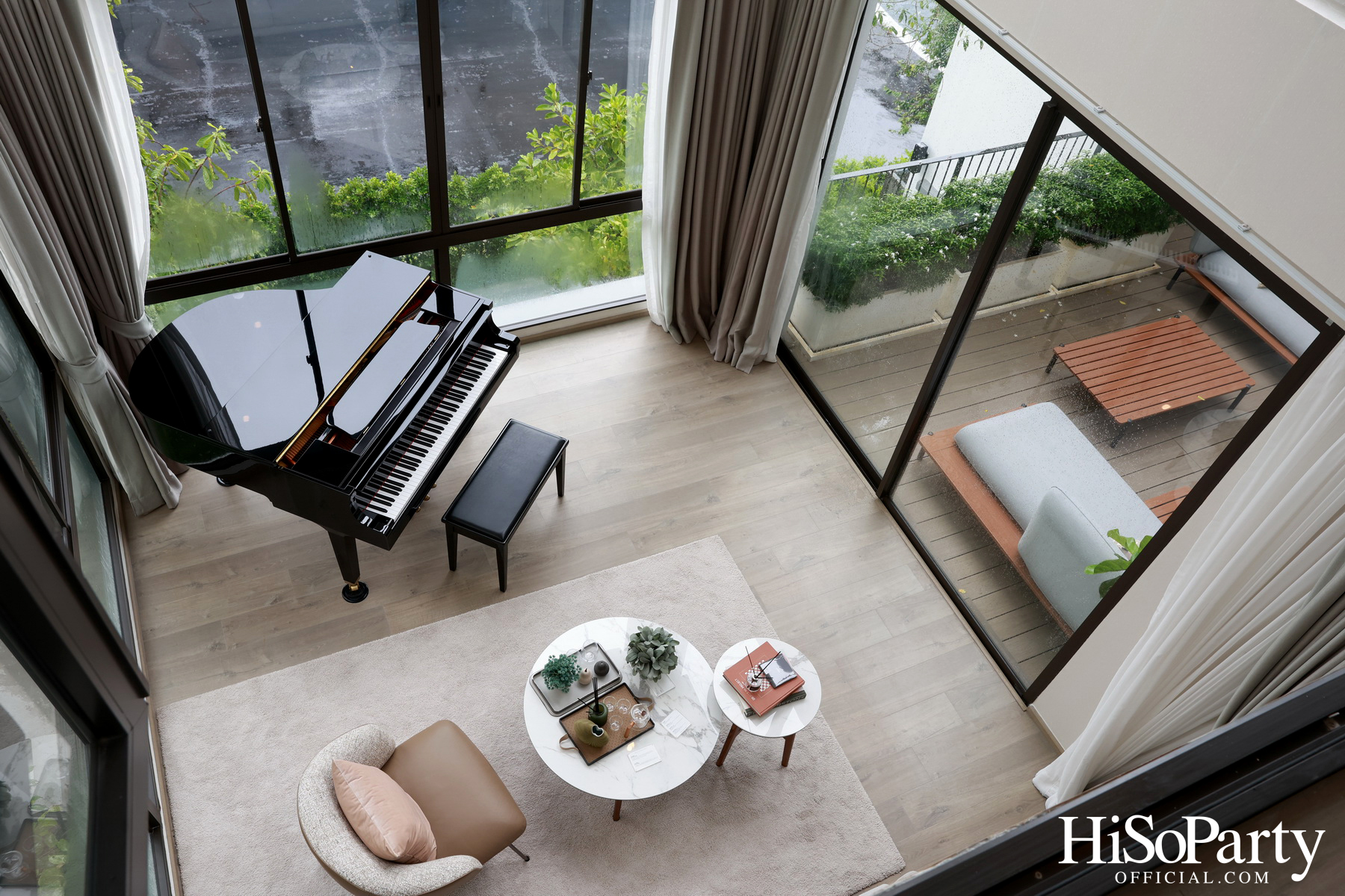 HiSoParty Magazine X AERIE