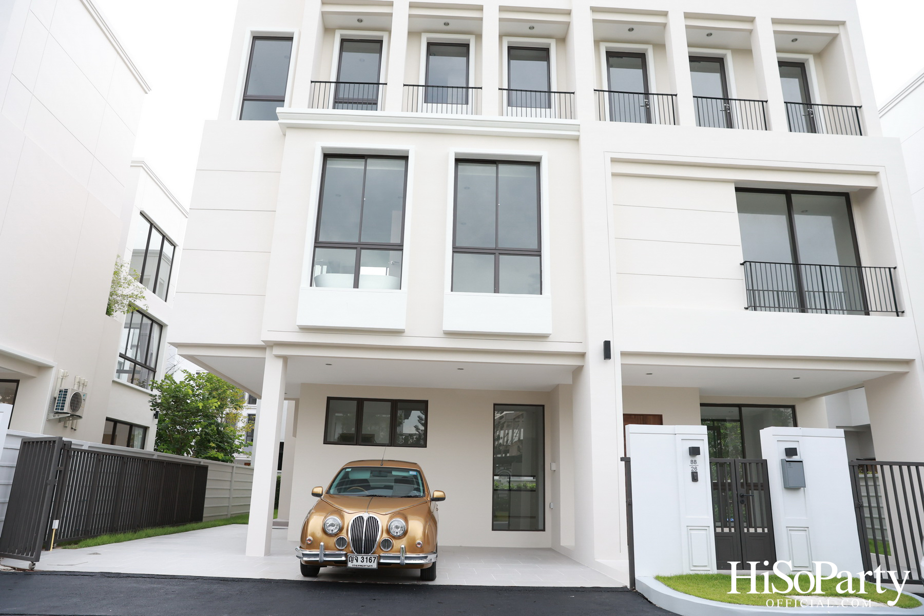 HiSoParty Magazine X AERIE