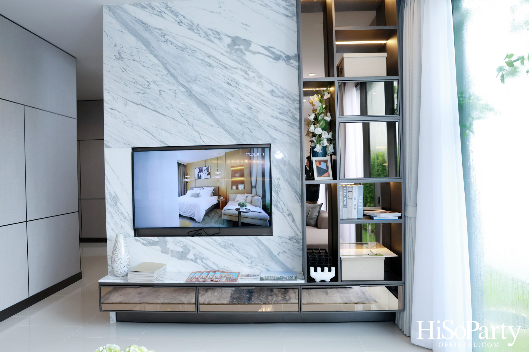 HiSoParty Magazine X AERIE