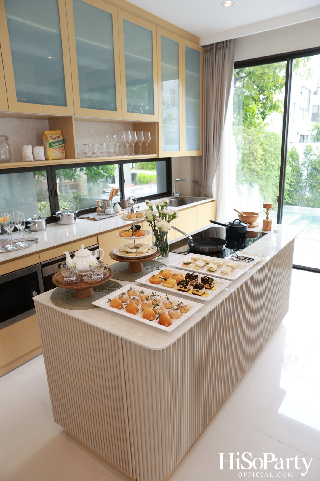 HiSoParty Magazine X AERIE