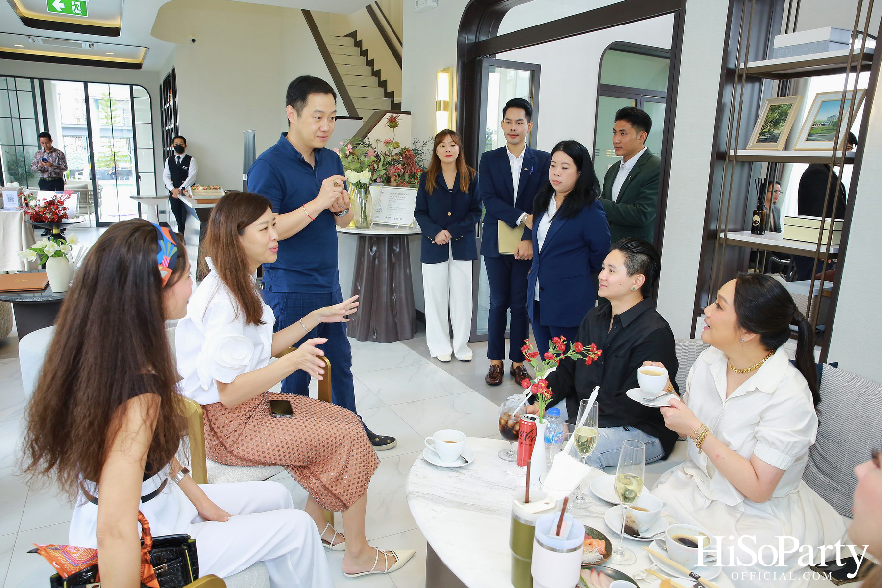 HiSoParty Magazine X AERIE