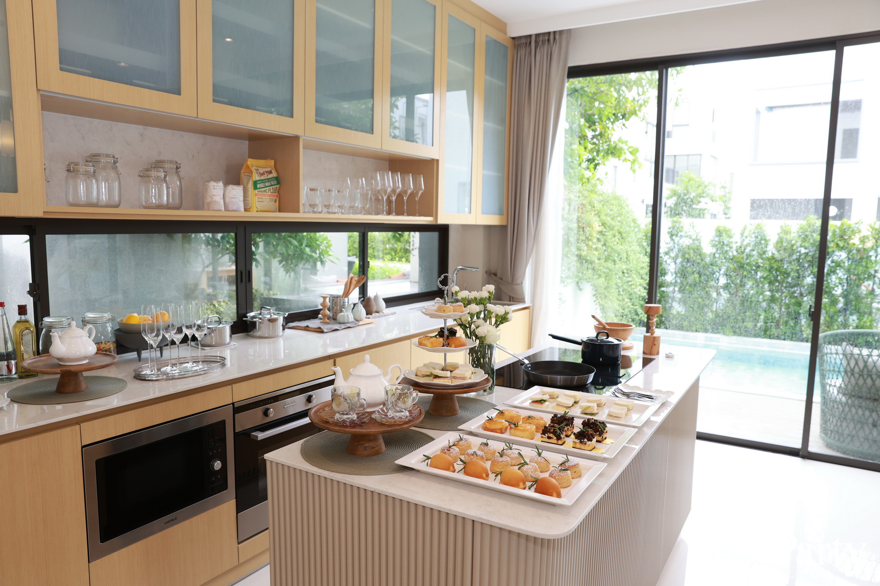 HiSoParty Magazine X AERIE