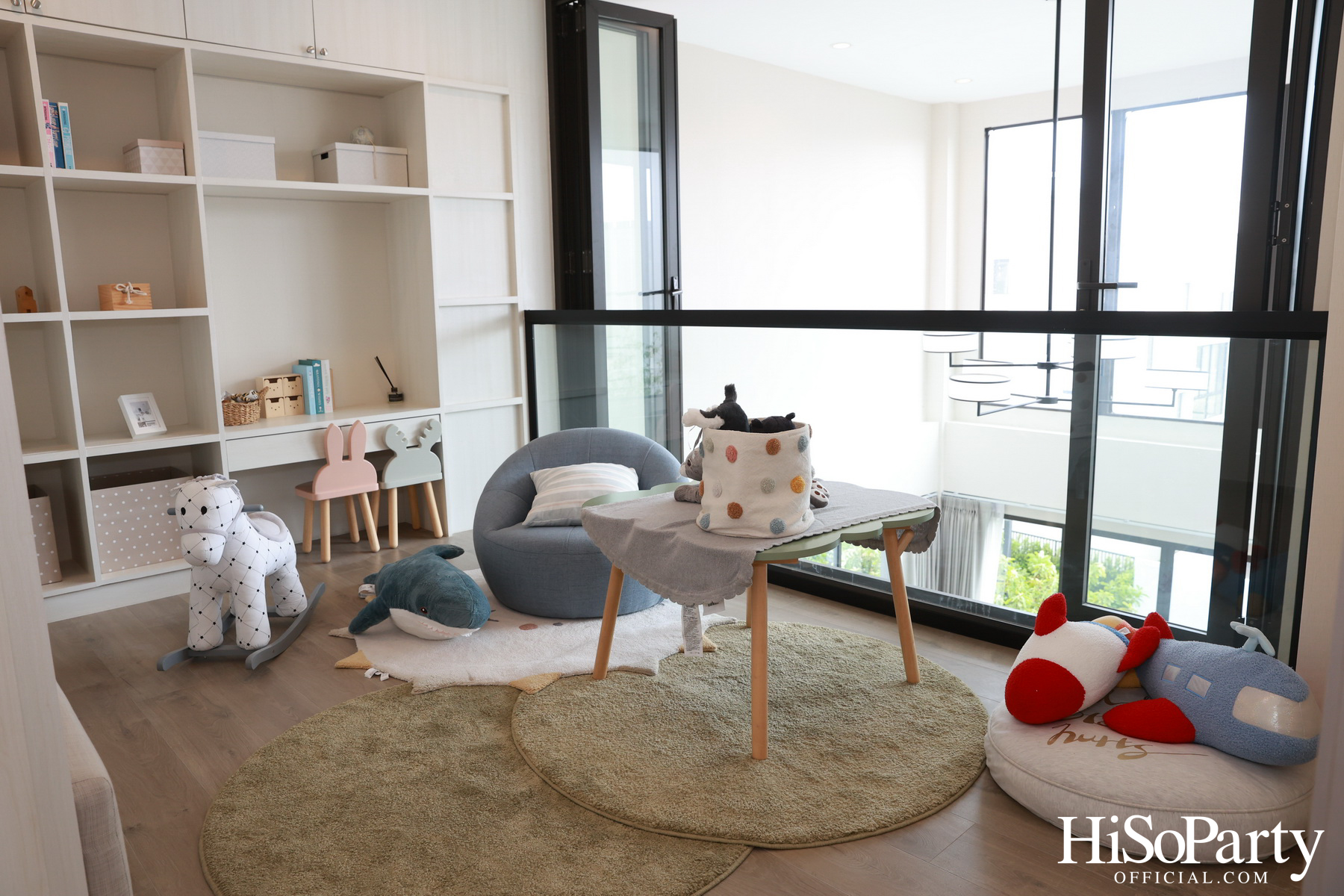 HiSoParty Magazine X AERIE