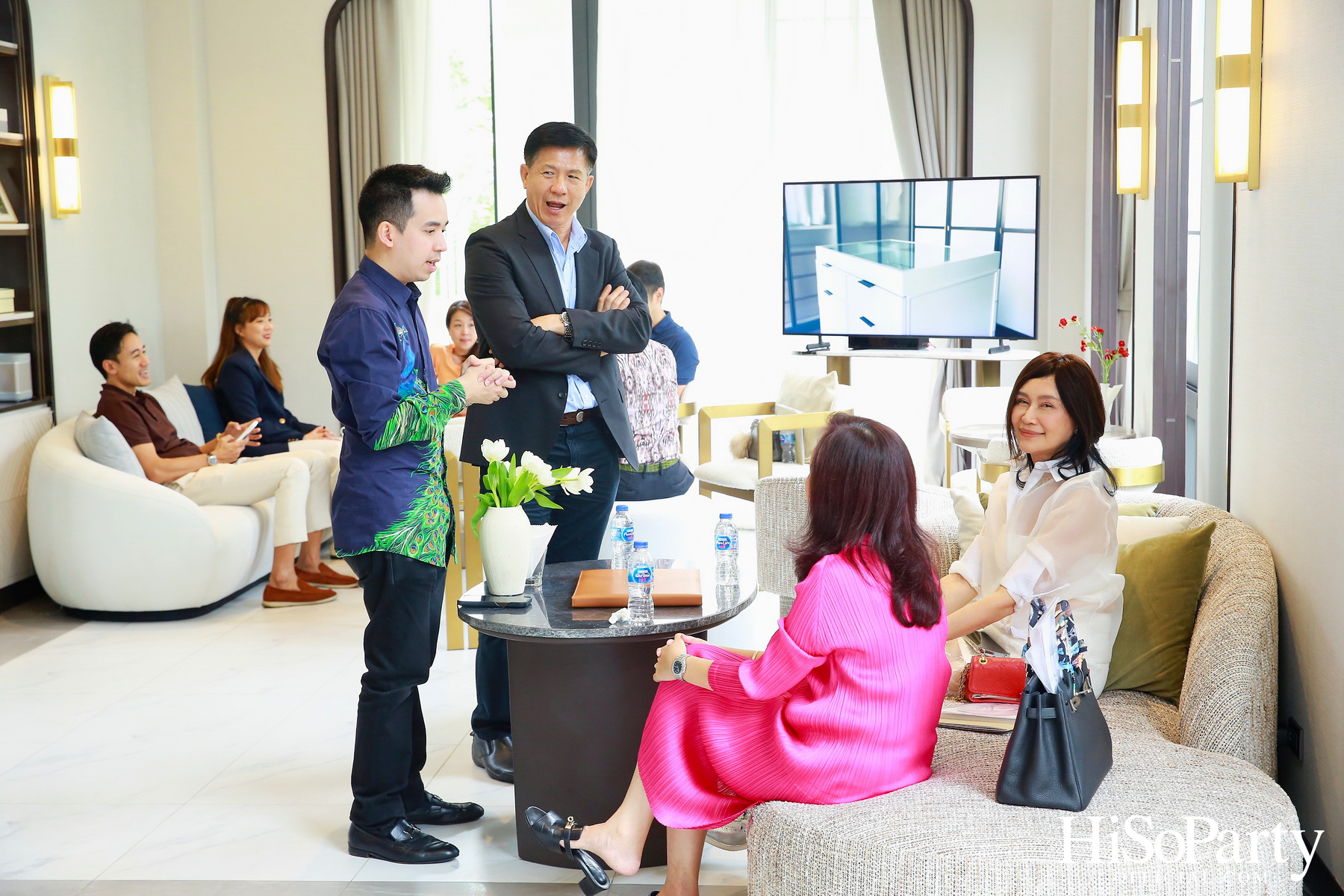 HiSoParty Magazine X AERIE