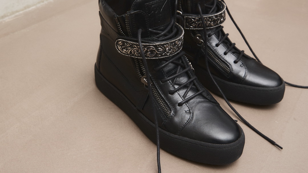 Giuseppe Zanotti Fall-Winter 2024: การกลับมาของสไตล์มินิมอลในยุค 90s