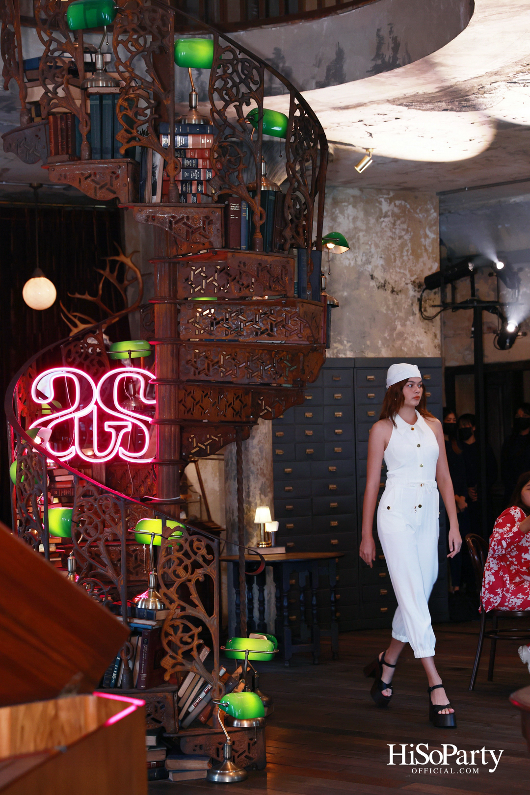 Asv ชวนหญิงสาวไปสัมผัสความงดงามของธรรมชาติผ่านคอลเลกชั่น ‘Where the Wild Things Are’