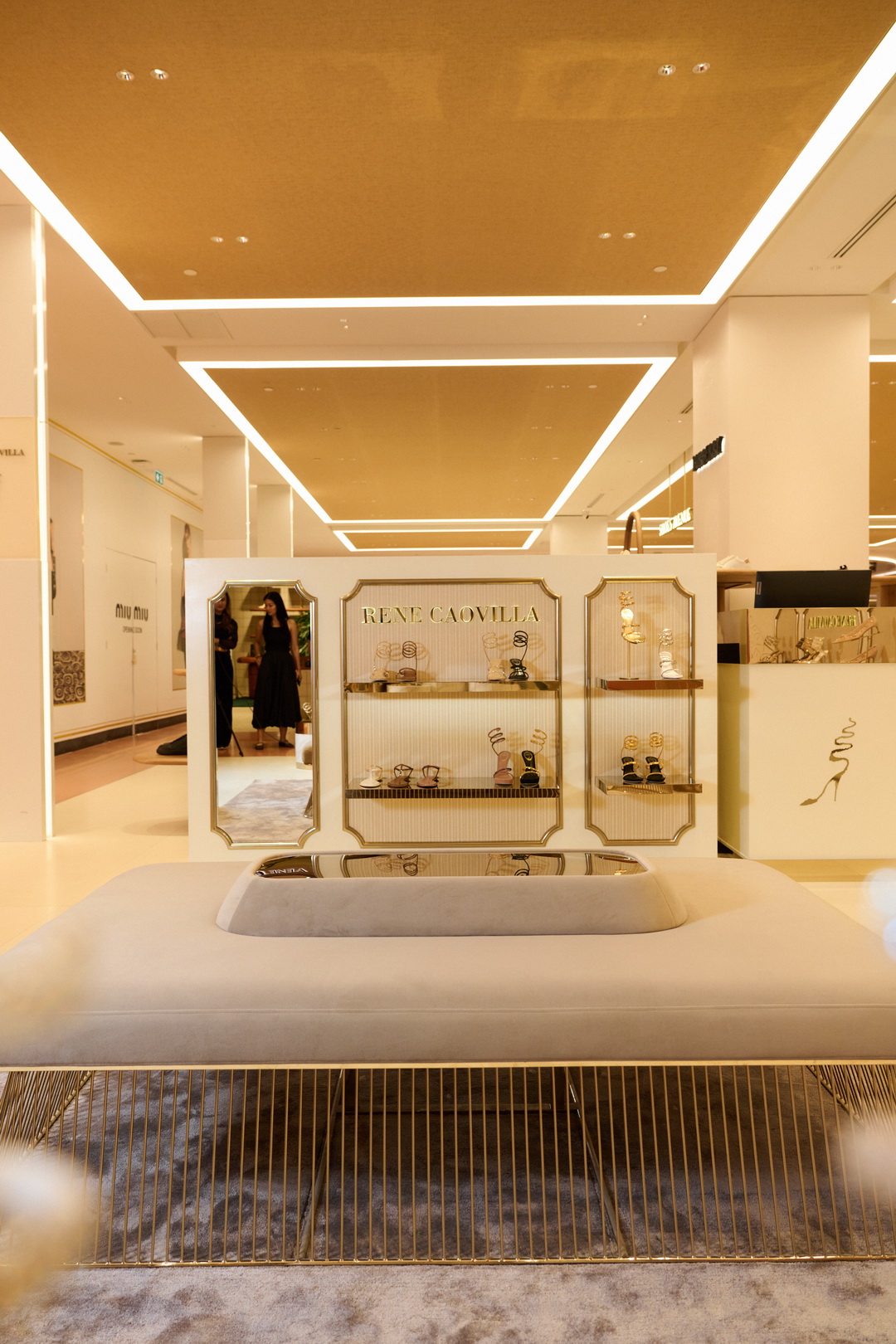 RENÉ CAOVILLA แบรนด์รองเท้าที่เปรียบเสมือนงานศิลปะ นำเสนอความประณีตและงานฝีมือระดับสูงจากอิตาลี มาสู่สโตร์แรกในประเทศไทย