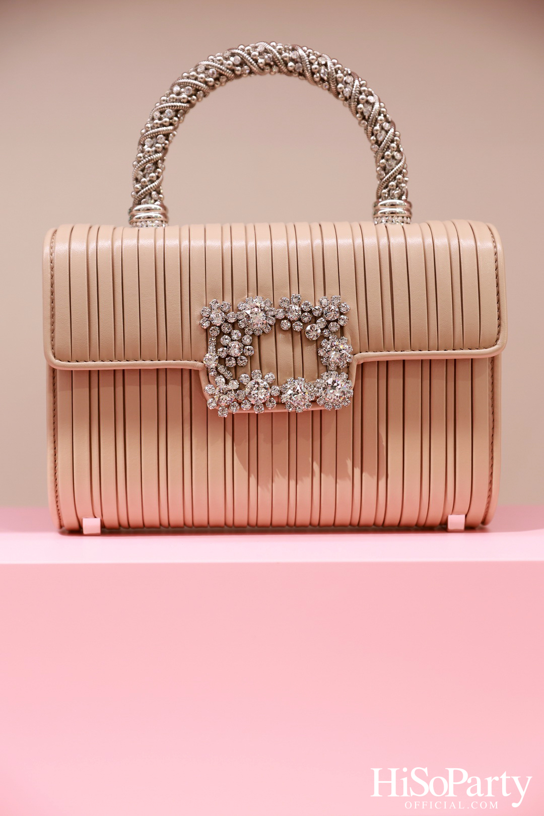 Roger Vivier เปิดตัว VIVIER OP-TICAL POP-UP ในประเทศไทย