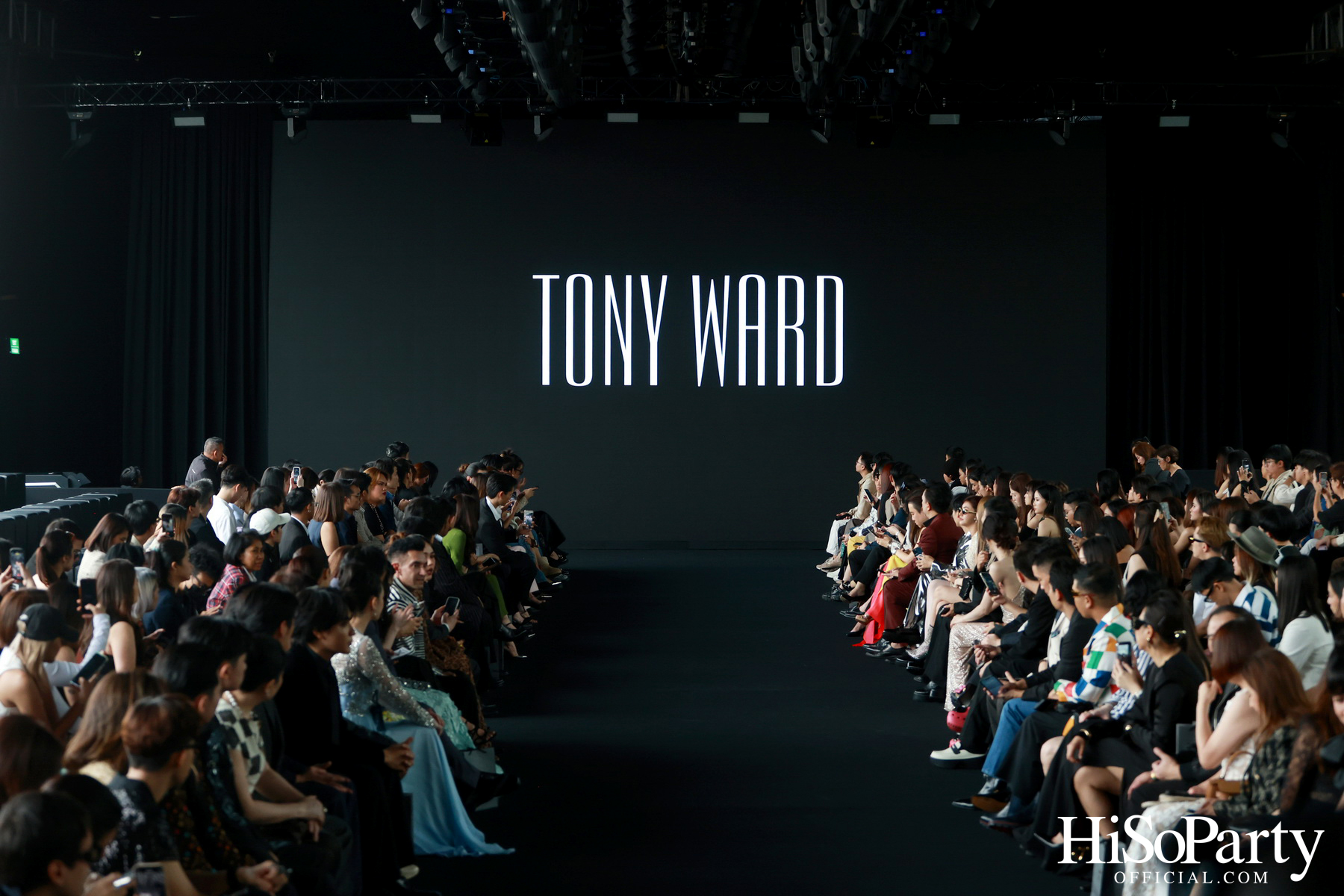 TONY WARD Couture @ELLE Fashion Week 2024 ณ ริเวอร์ พาร์ค ไอคอนสยาม