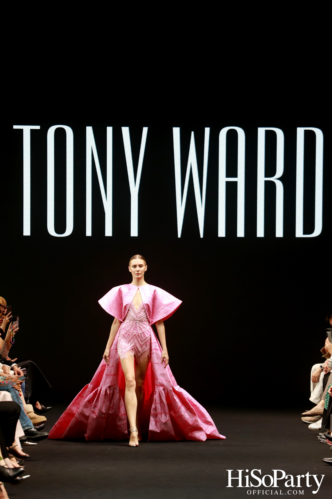 TONY WARD Couture @ELLE Fashion Week 2024 ณ ริเวอร์ พาร์ค ไอคอนสยาม