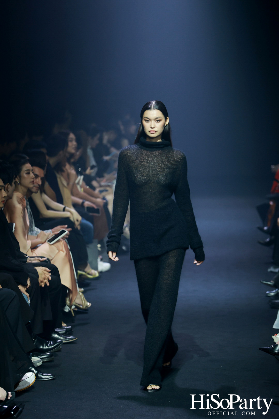 SIRAPOP @ELLE Fashion Week 2024 ณ ริเวอร์ พาร์ค ไอคอนสยาม