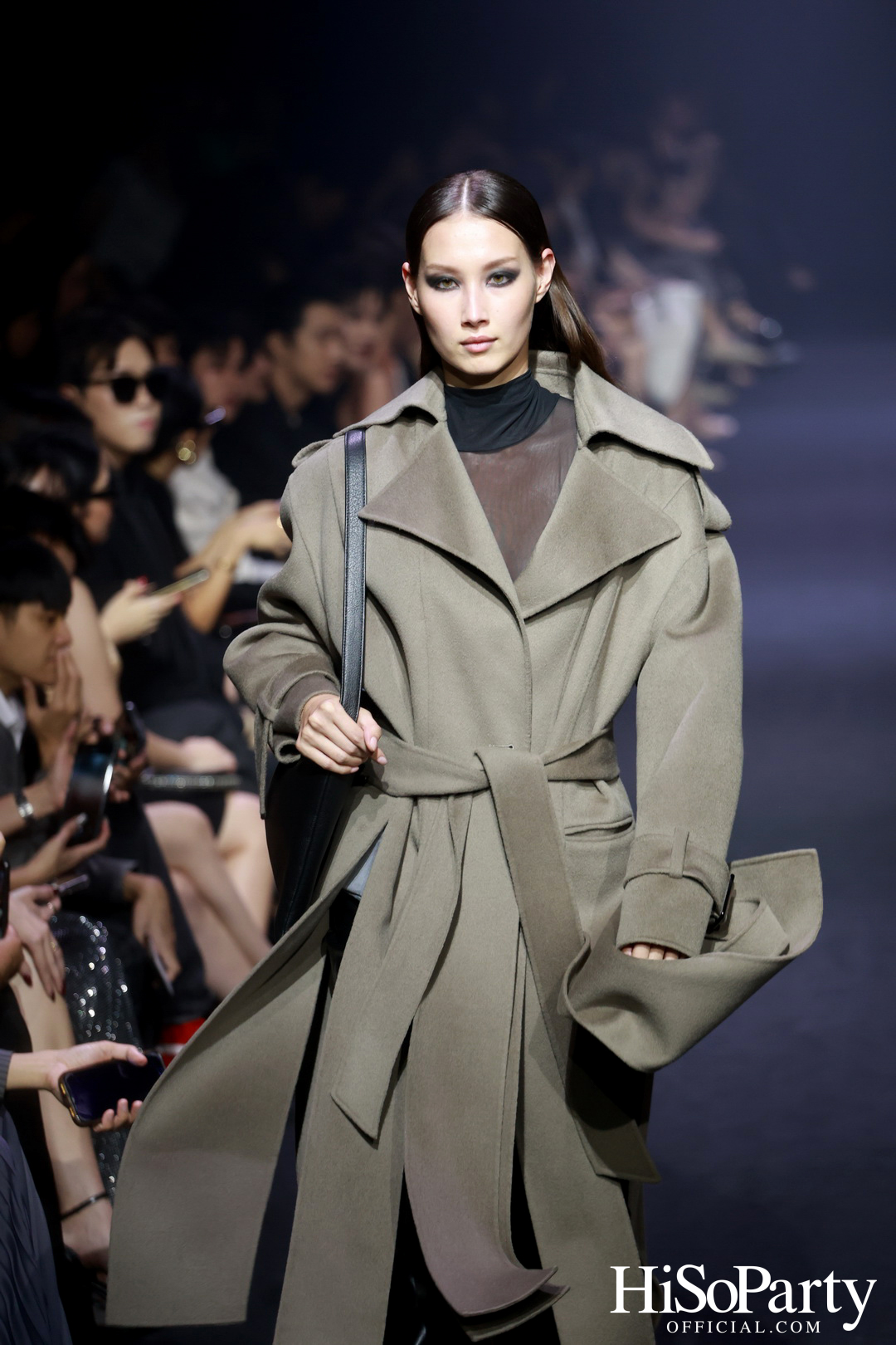 SIRAPOP @ELLE Fashion Week 2024 ณ ริเวอร์ พาร์ค ไอคอนสยาม