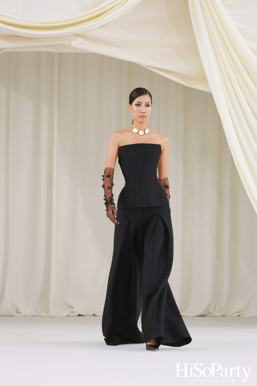 SIRIVANNAVARI นำเสนอแฟชั่นโชว์ Autumn/Winter 2024-2025 ในธีม ‘Women in Art’ ณ หอศิลป์แห่งชาติ กระทรวงวัฒนธรรม