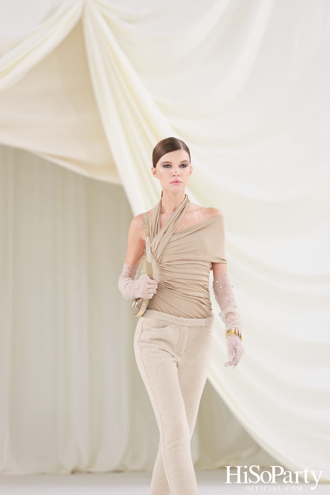 SIRIVANNAVARI นำเสนอแฟชั่นโชว์ Autumn/Winter 2024-2025 ในธีม ‘Women in Art’ ณ หอศิลป์แห่งชาติ กระทรวงวัฒนธรรม