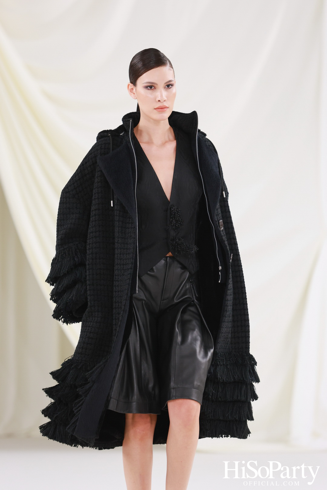 SIRIVANNAVARI นำเสนอแฟชั่นโชว์ Autumn/Winter 2024-2025 ในธีม ‘Women in Art’ ณ หอศิลป์แห่งชาติ กระทรวงวัฒนธรรม