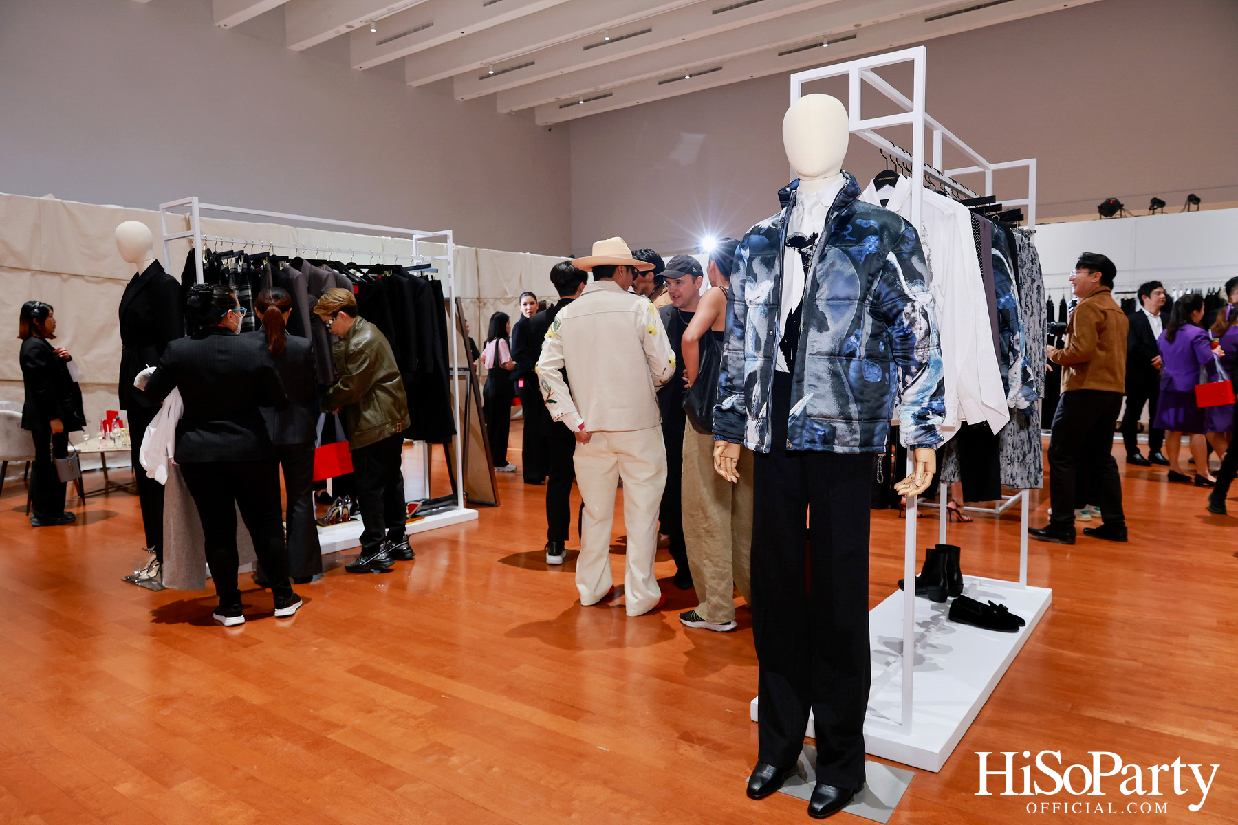 SIRIVANNAVARI นำเสนอแฟชั่นโชว์ Autumn/Winter 2024-2025 ในธีม ‘Women in Art’ ณ หอศิลป์แห่งชาติ กระทรวงวัฒนธรรม