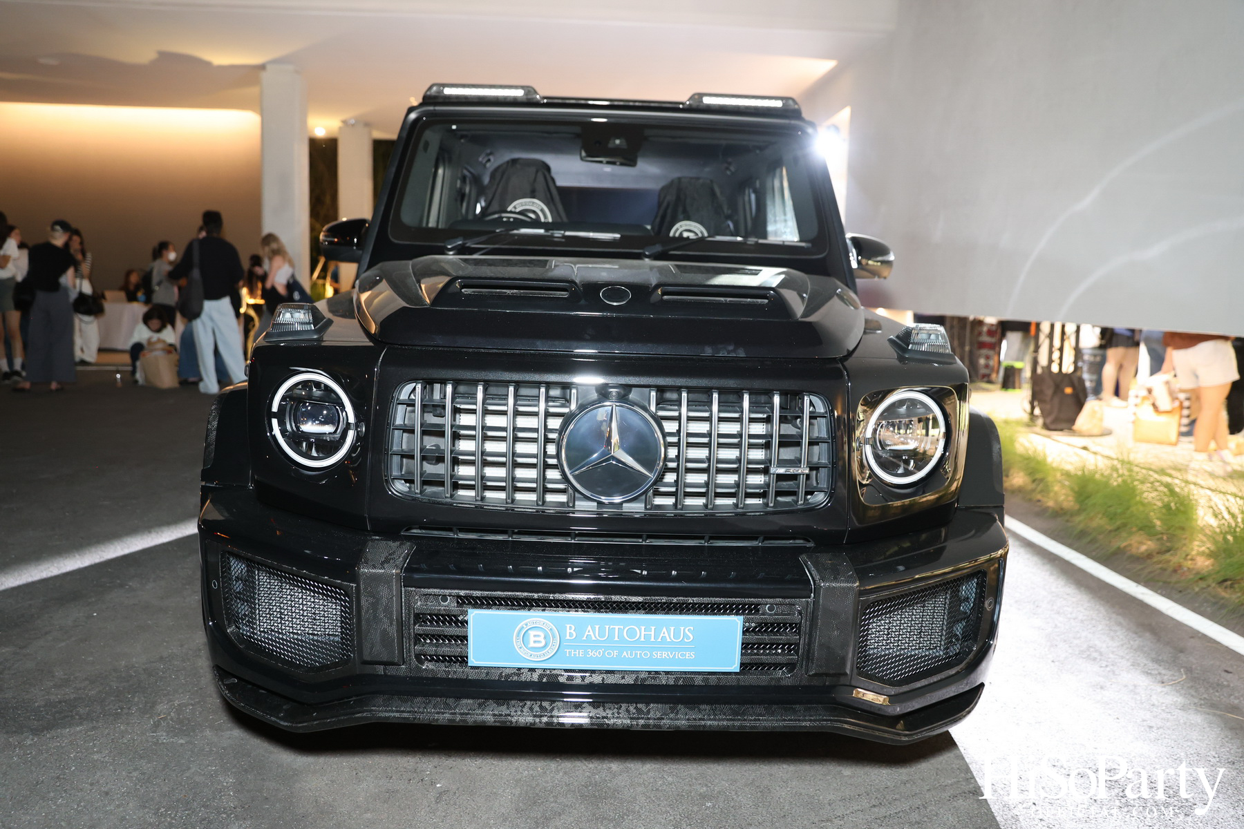 CHATO STUDIO THE DANCING PILLOW FASHION SHOW