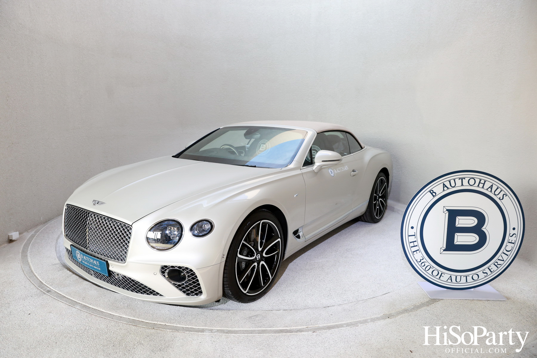 CHATO STUDIO THE DANCING PILLOW FASHION SHOW