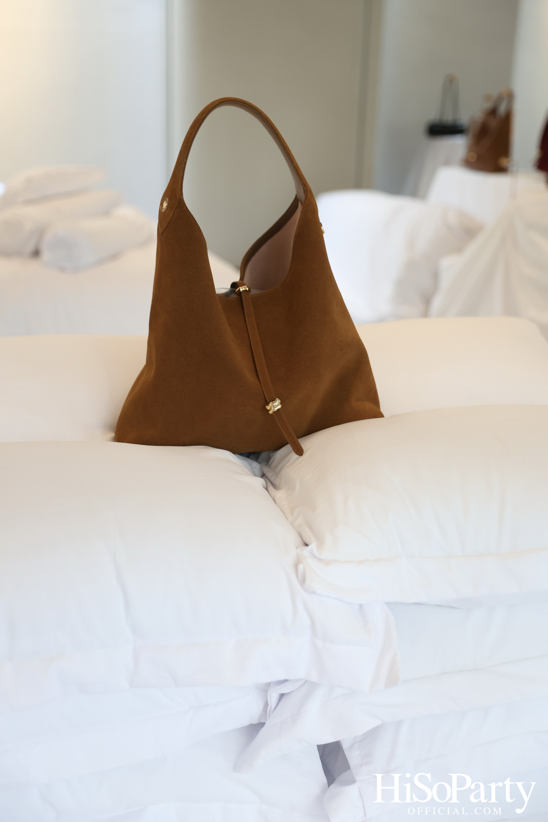 CHATO STUDIO THE DANCING PILLOW FASHION SHOW