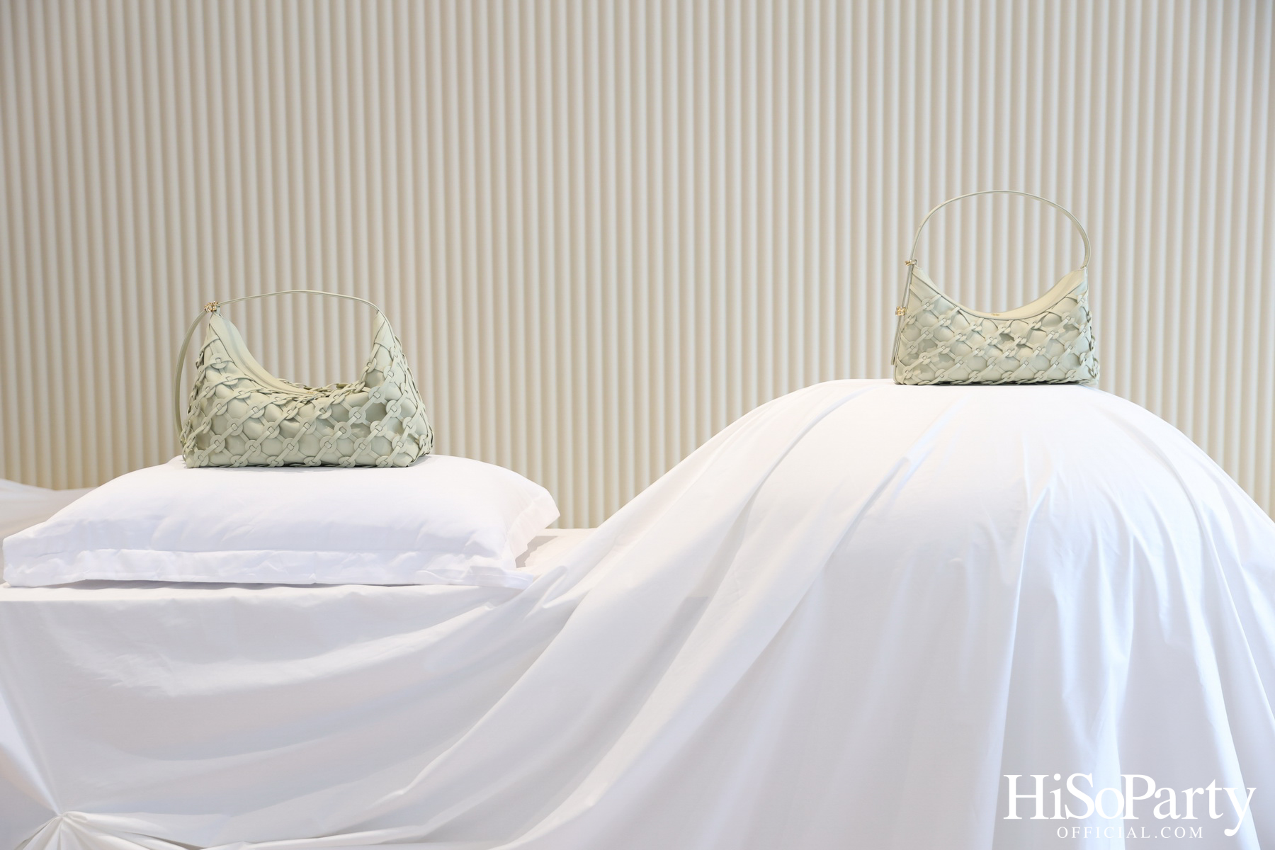 CHATO STUDIO THE DANCING PILLOW FASHION SHOW