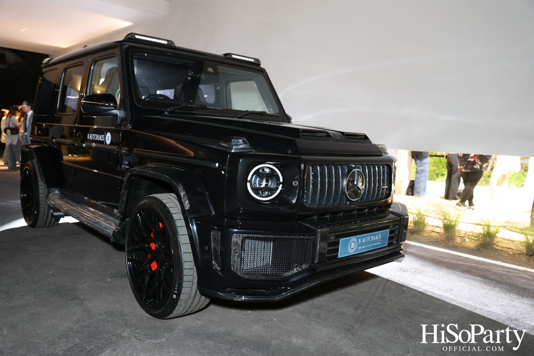 CHATO STUDIO THE DANCING PILLOW FASHION SHOW