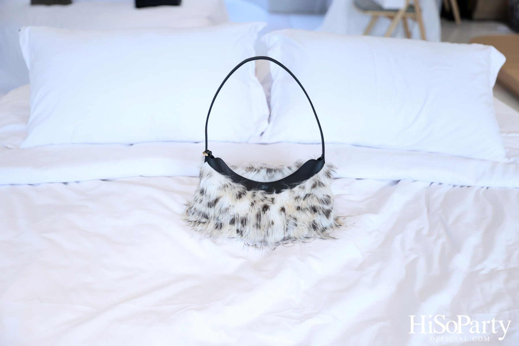 CHATO STUDIO THE DANCING PILLOW FASHION SHOW