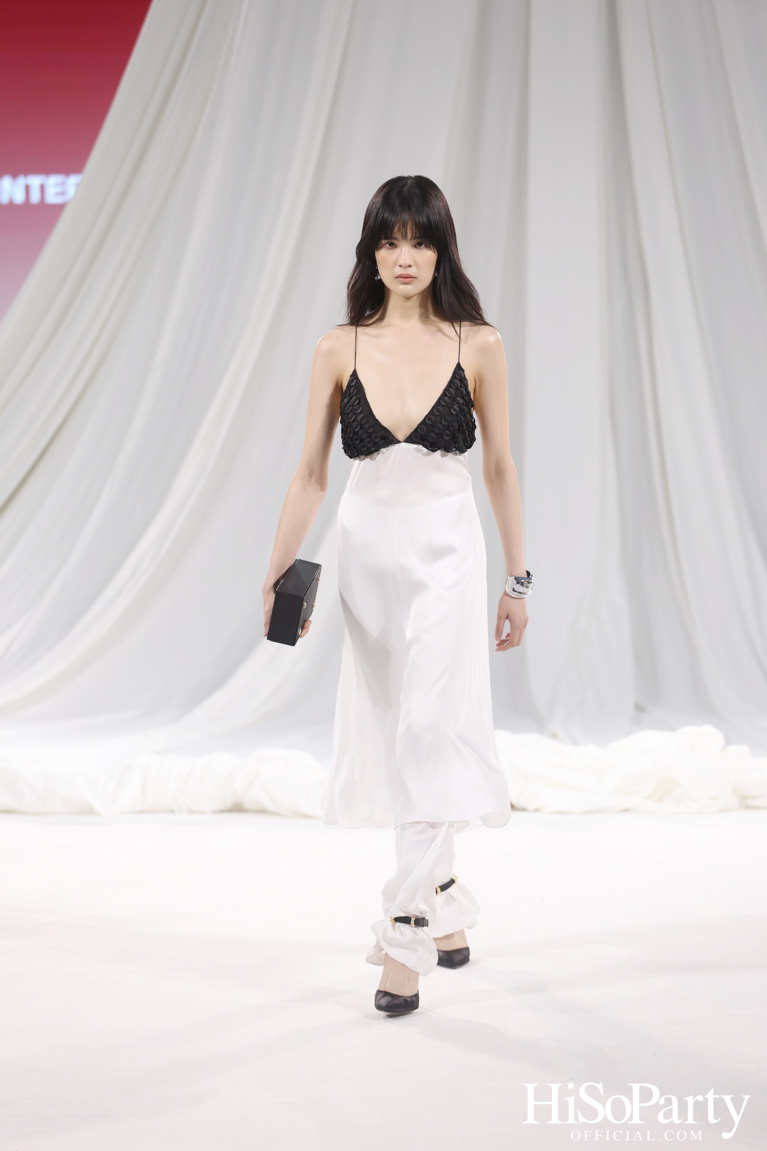 CHATO STUDIO THE DANCING PILLOW FASHION SHOW