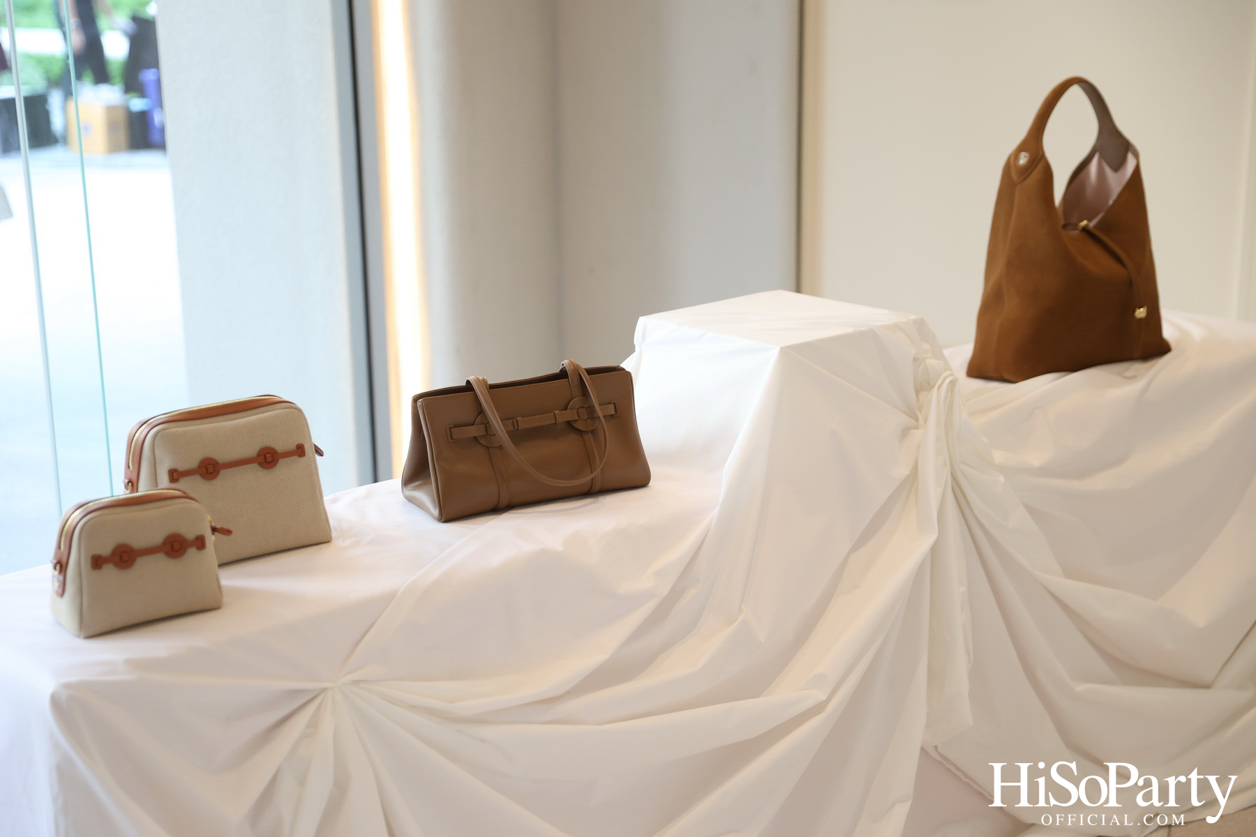 CHATO STUDIO THE DANCING PILLOW FASHION SHOW