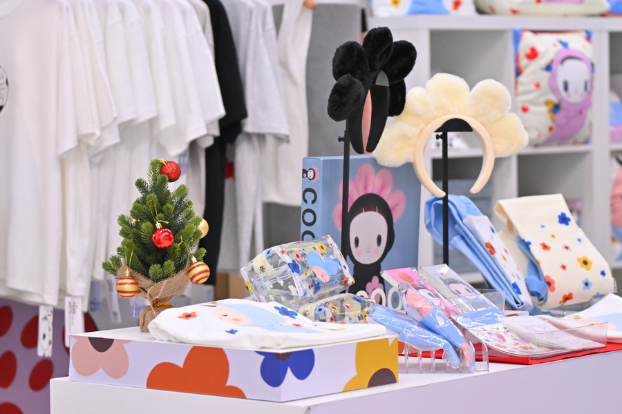 ชวนสัมผัสมนต์เสน่ห์แห่งศิลปะในนิทรรศการ ‘Someone Like You’ โดย ครูปาน - สมนึก คลังนอก ที่ One Bangkok