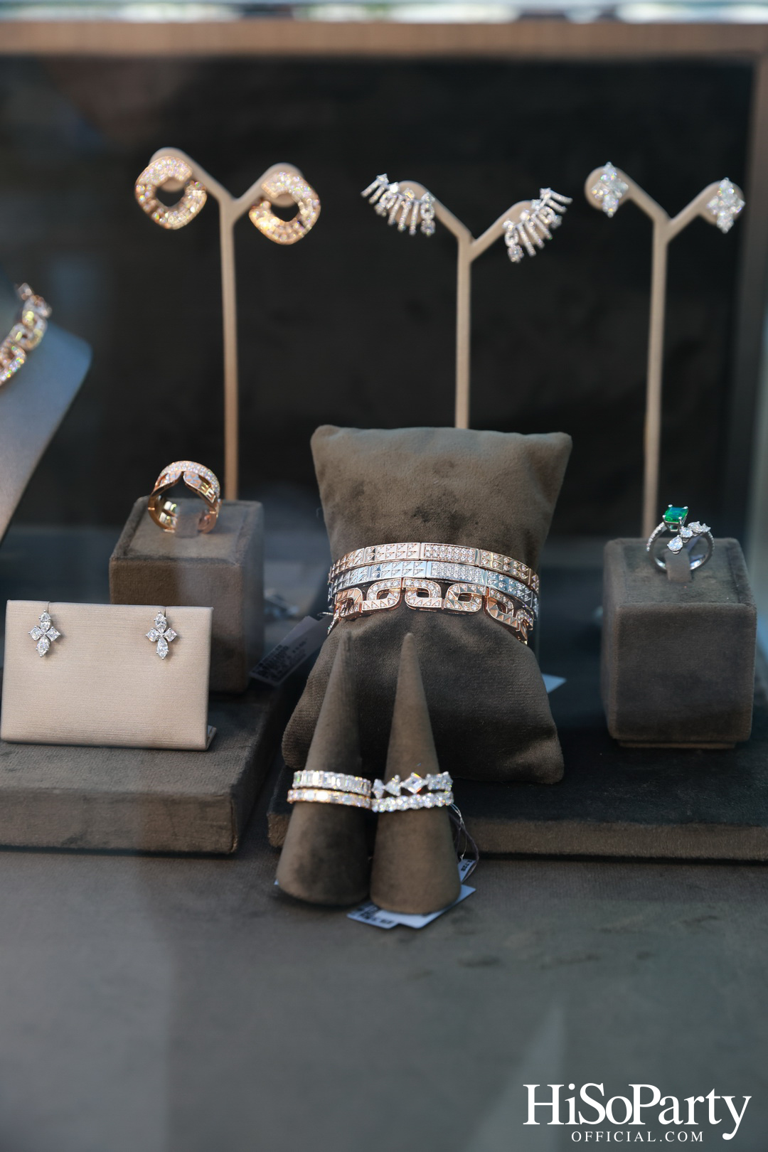 GEMS PAVILION จัดงานเปิดคอลเลกชั่นใหม่ ‘Brighten the Canvas’ เล่าเรื่องราวผ่านเครื่องประดับแรงบันดาลใจแห่งเส้นสายธรรมชาติ