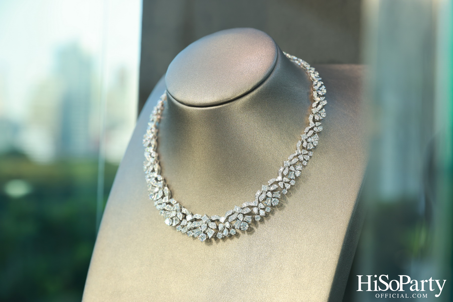 GEMS PAVILION จัดงานเปิดคอลเลกชั่นใหม่ ‘Brighten the Canvas’ เล่าเรื่องราวผ่านเครื่องประดับแรงบันดาลใจแห่งเส้นสายธรรมชาติ