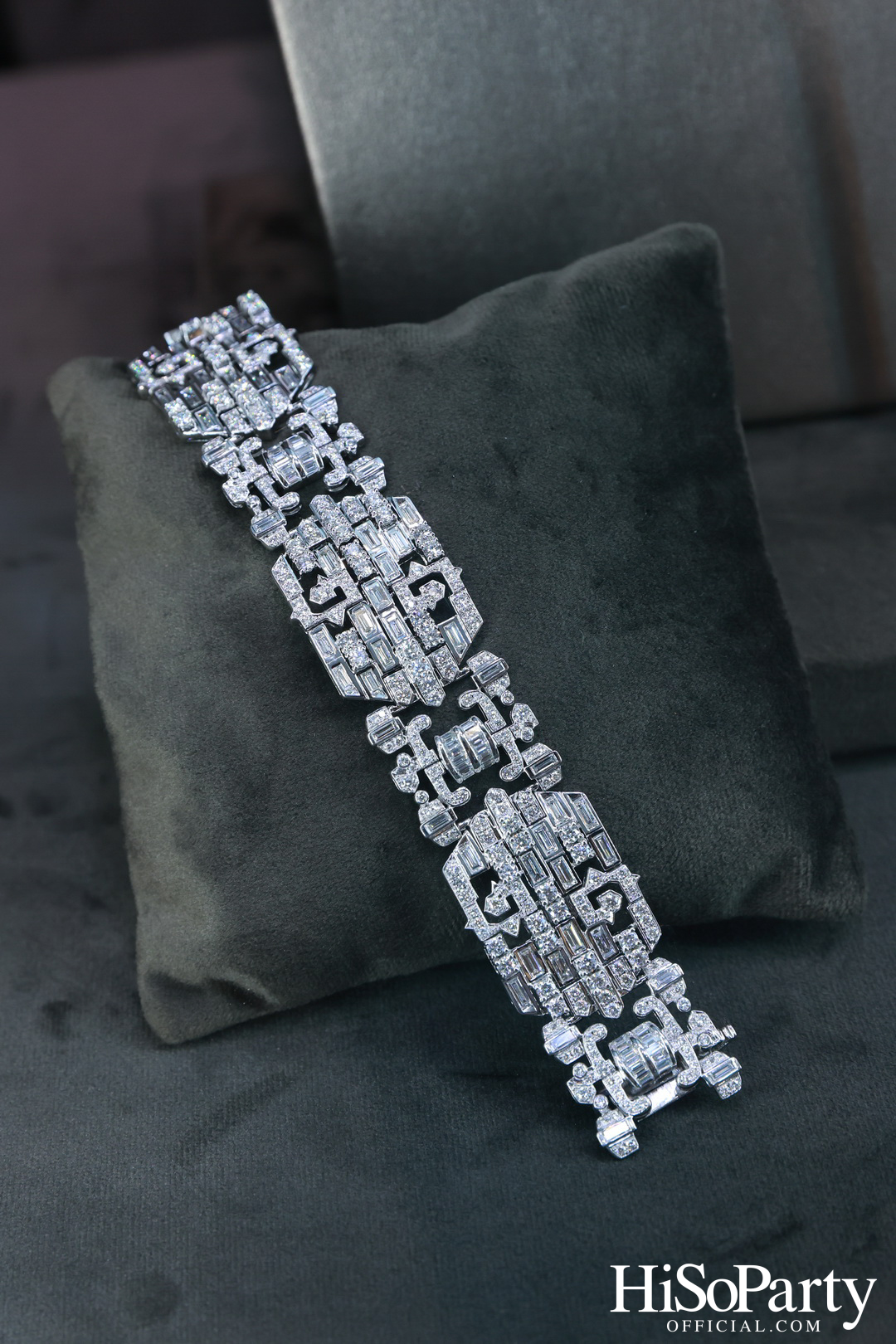 GEMS PAVILION จัดงานเปิดคอลเลกชั่นใหม่ ‘Brighten the Canvas’ เล่าเรื่องราวผ่านเครื่องประดับแรงบันดาลใจแห่งเส้นสายธรรมชาติ