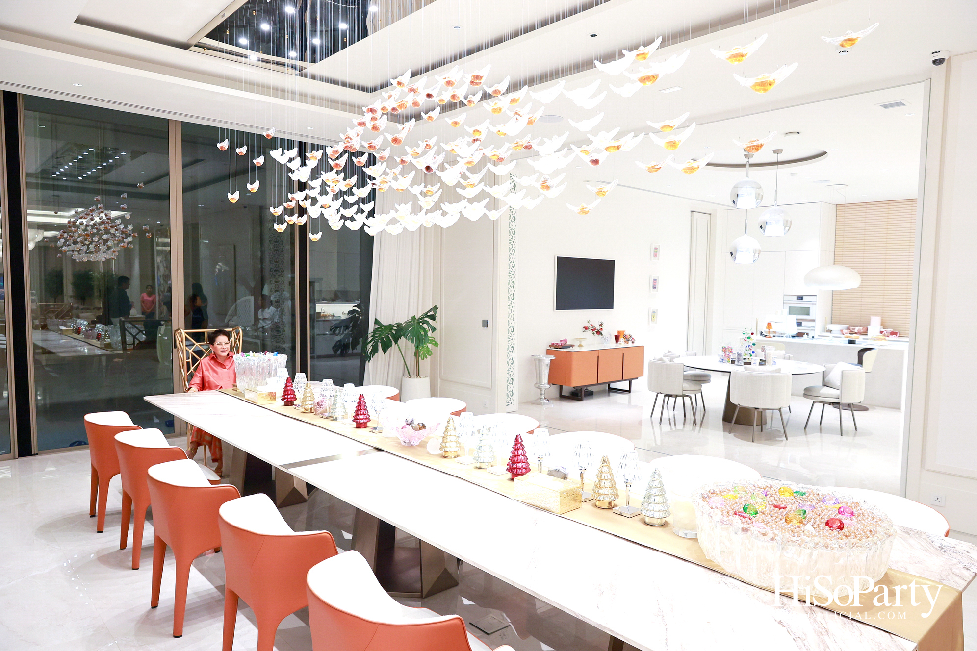 อุษณีย์ มหากิจศิริ ลีโอณีโอ เปิดบ้านจัดงานปาร์ตี้คริสต์มาส-ปีใหม่สุดอบอุ่น