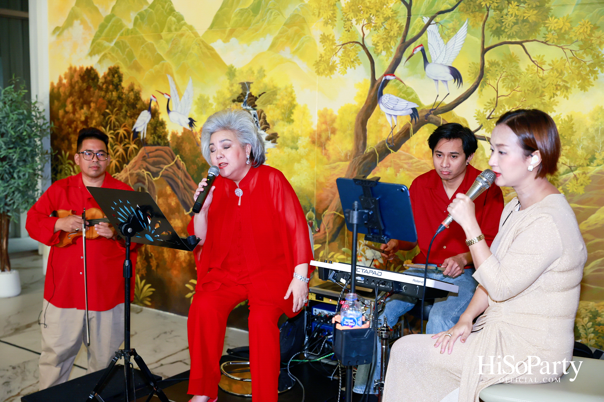 อุษณีย์ มหากิจศิริ ลีโอณีโอ เปิดบ้านจัดงานปาร์ตี้คริสต์มาส-ปีใหม่สุดอบอุ่น