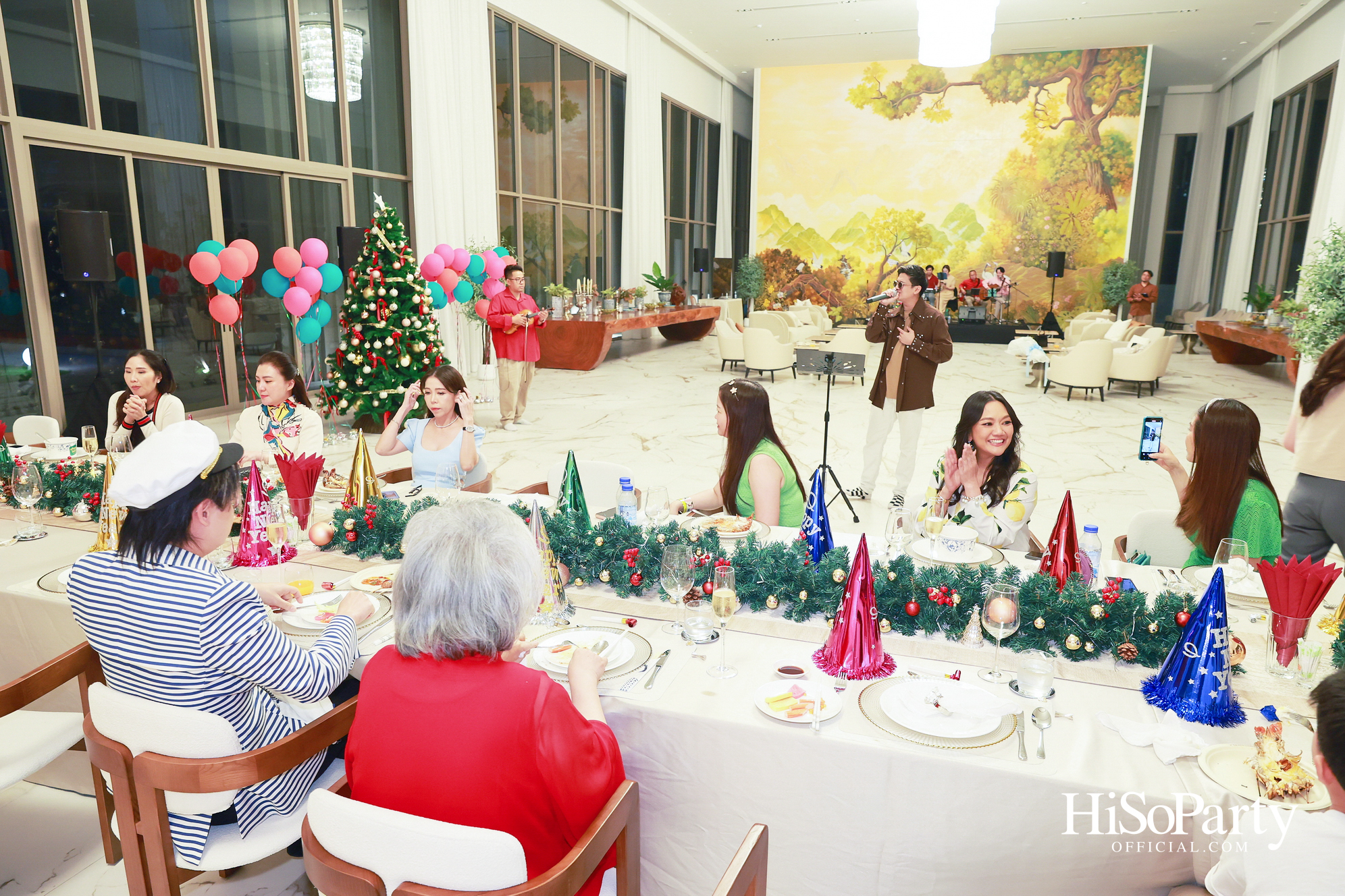 อุษณีย์ มหากิจศิริ ลีโอณีโอ เปิดบ้านจัดงานปาร์ตี้คริสต์มาส-ปีใหม่สุดอบอุ่น