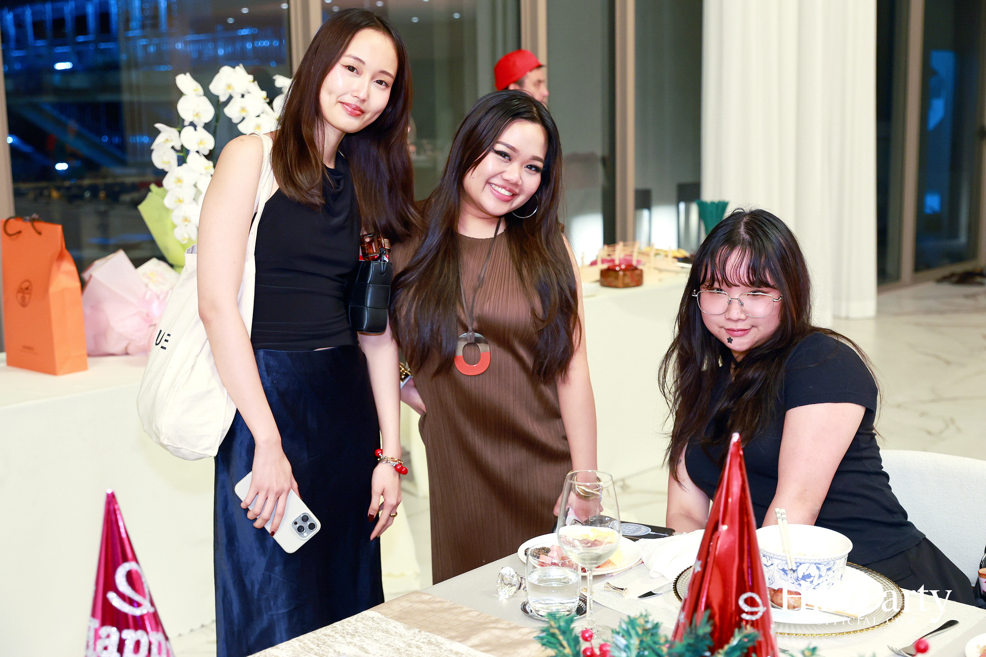 อุษณีย์ มหากิจศิริ ลีโอณีโอ เปิดบ้านจัดงานปาร์ตี้คริสต์มาส-ปีใหม่สุดอบอุ่น