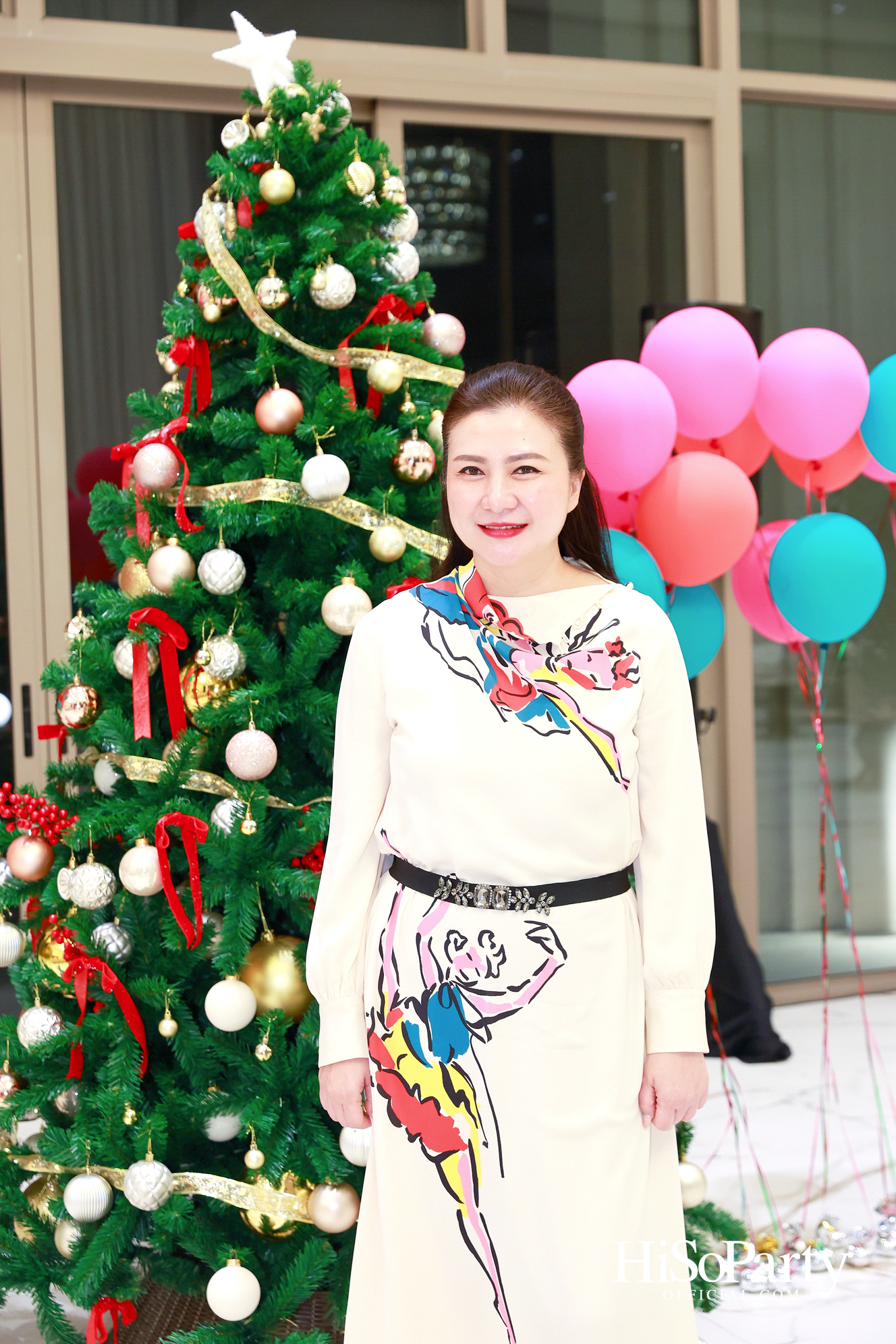 อุษณีย์ มหากิจศิริ ลีโอณีโอ เปิดบ้านจัดงานปาร์ตี้คริสต์มาส-ปีใหม่สุดอบอุ่น