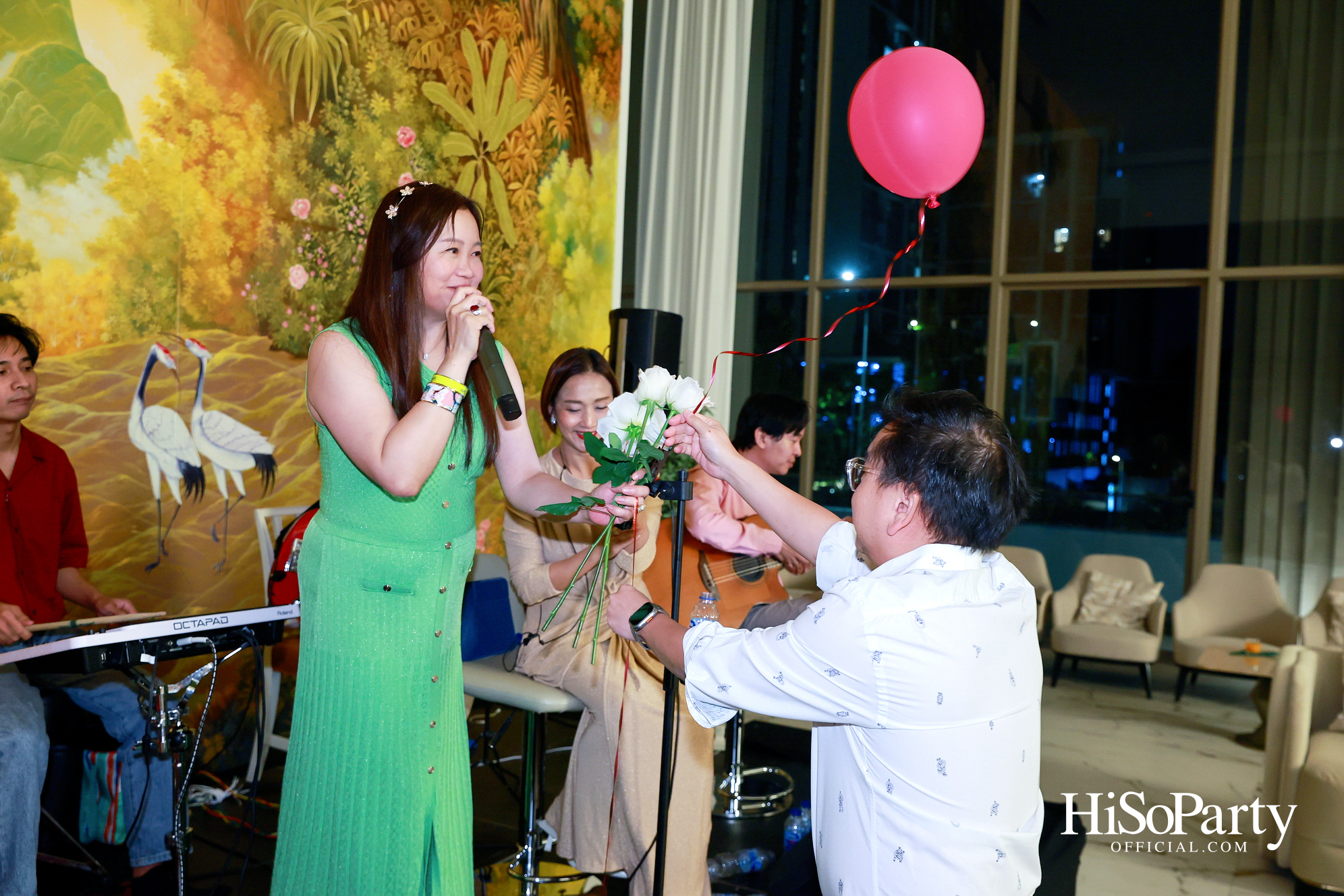 อุษณีย์ มหากิจศิริ ลีโอณีโอ เปิดบ้านจัดงานปาร์ตี้คริสต์มาส-ปีใหม่สุดอบอุ่น