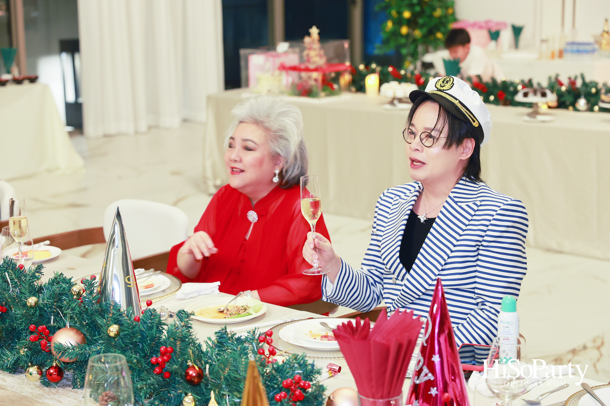 อุษณีย์ มหากิจศิริ ลีโอณีโอ เปิดบ้านจัดงานปาร์ตี้คริสต์มาส-ปีใหม่สุดอบอุ่น