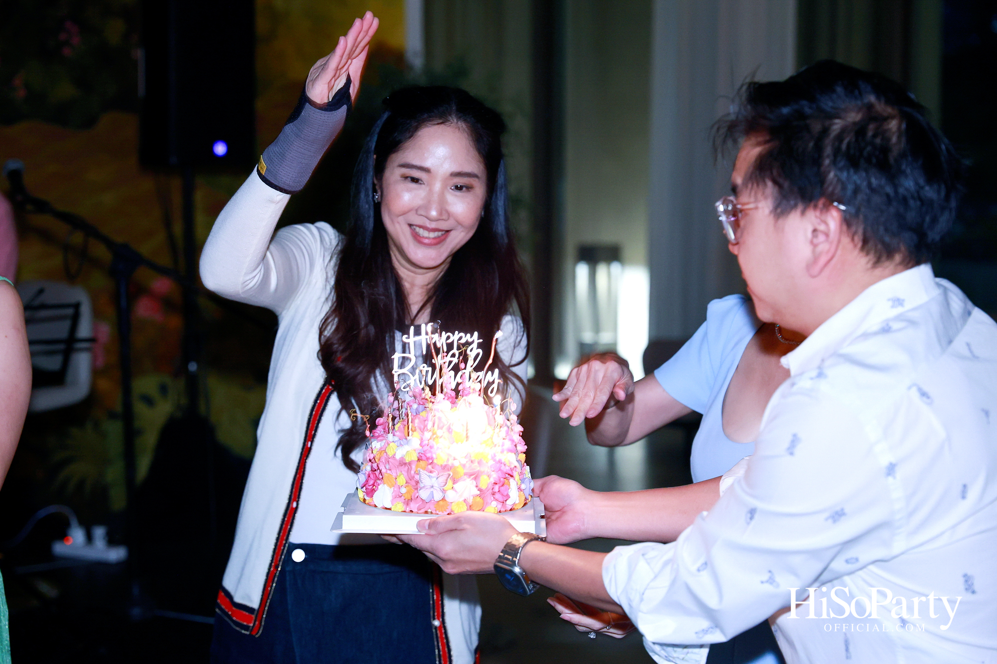 อุษณีย์ มหากิจศิริ ลีโอณีโอ เปิดบ้านจัดงานปาร์ตี้คริสต์มาส-ปีใหม่สุดอบอุ่น