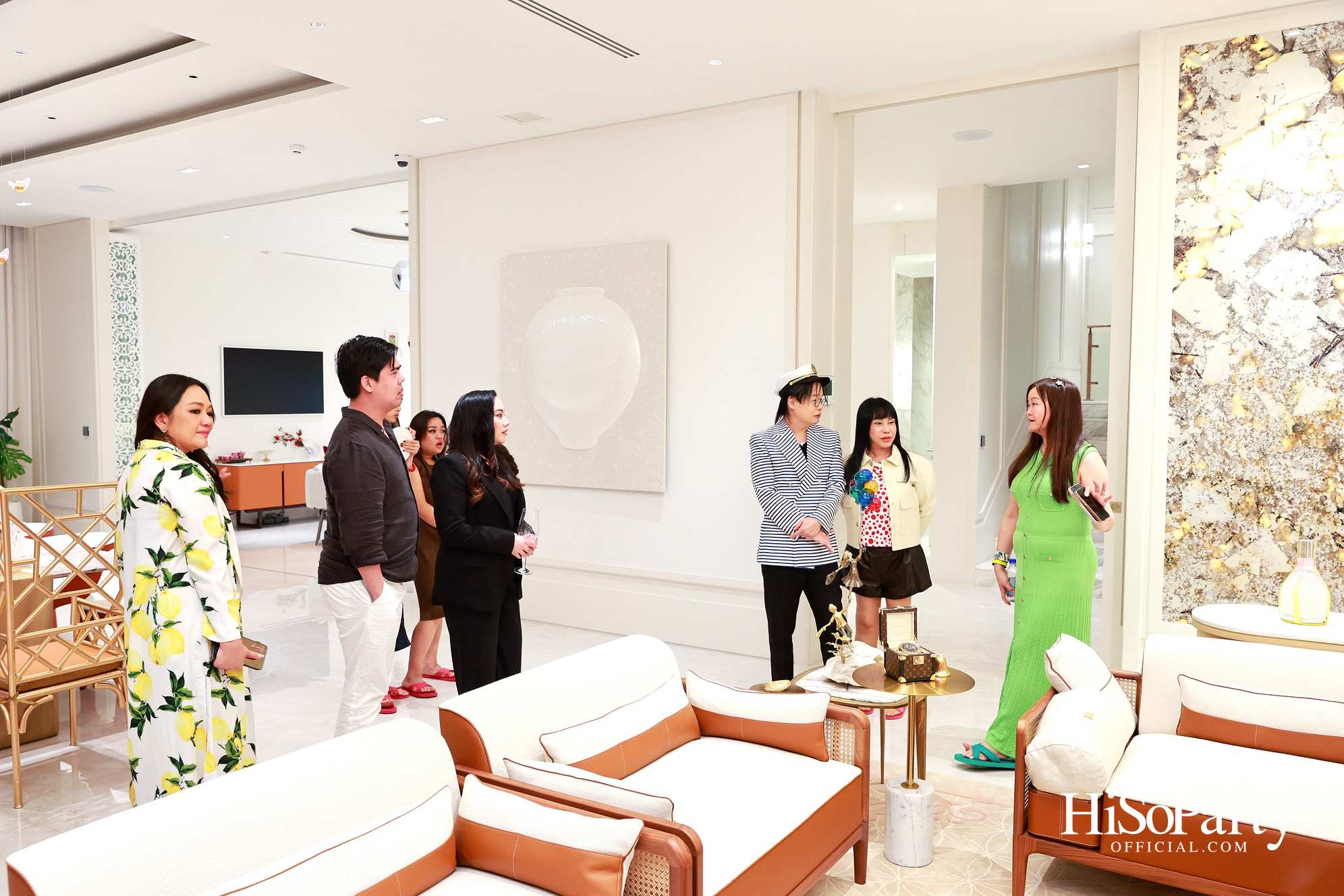 อุษณีย์ มหากิจศิริ ลีโอณีโอ เปิดบ้านจัดงานปาร์ตี้คริสต์มาส-ปีใหม่สุดอบอุ่น