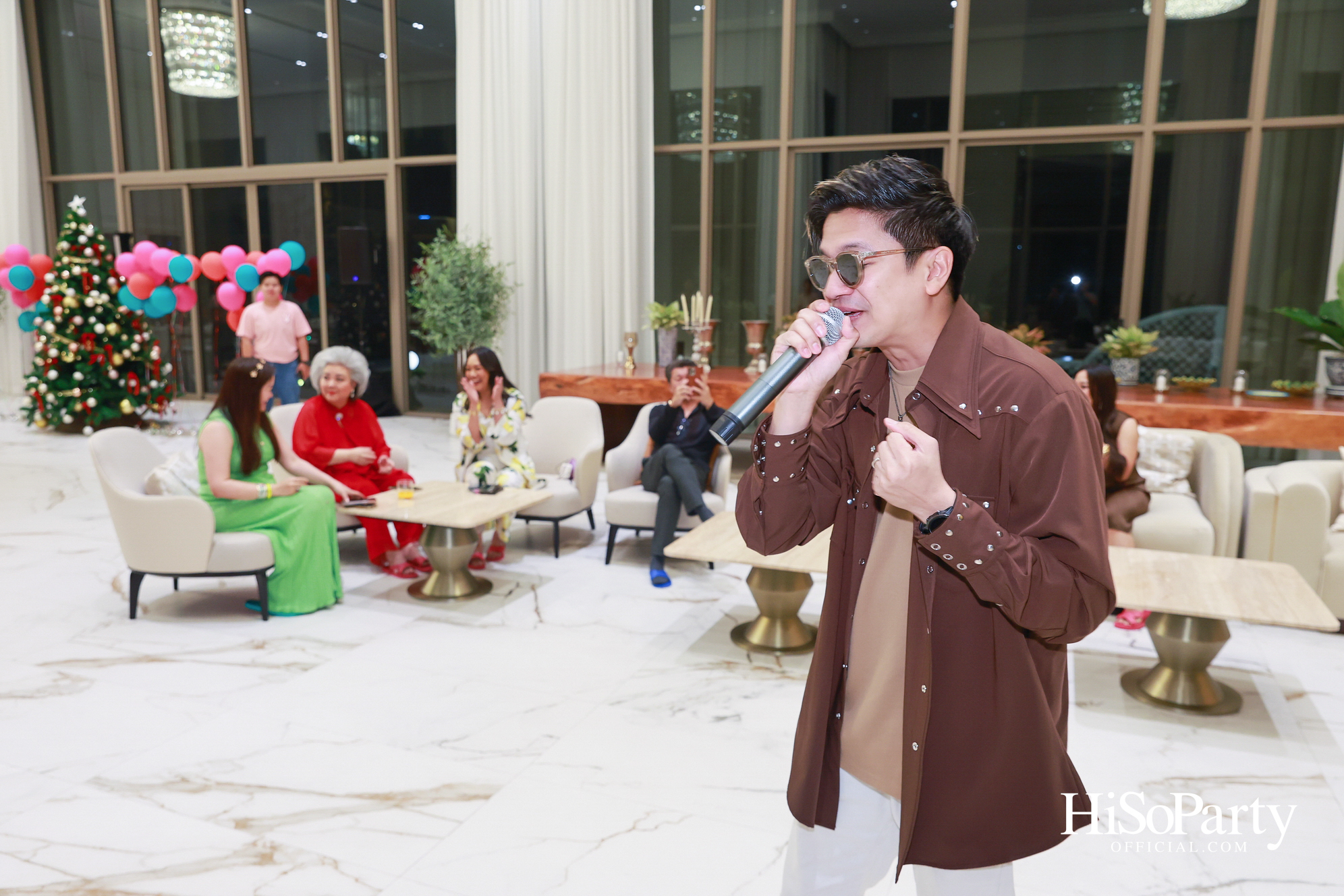 อุษณีย์ มหากิจศิริ ลีโอณีโอ เปิดบ้านจัดงานปาร์ตี้คริสต์มาส-ปีใหม่สุดอบอุ่น