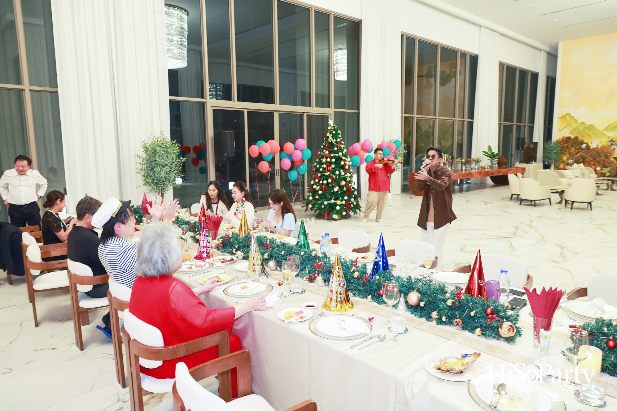 อุษณีย์ มหากิจศิริ ลีโอณีโอ เปิดบ้านจัดงานปาร์ตี้คริสต์มาส-ปีใหม่สุดอบอุ่น