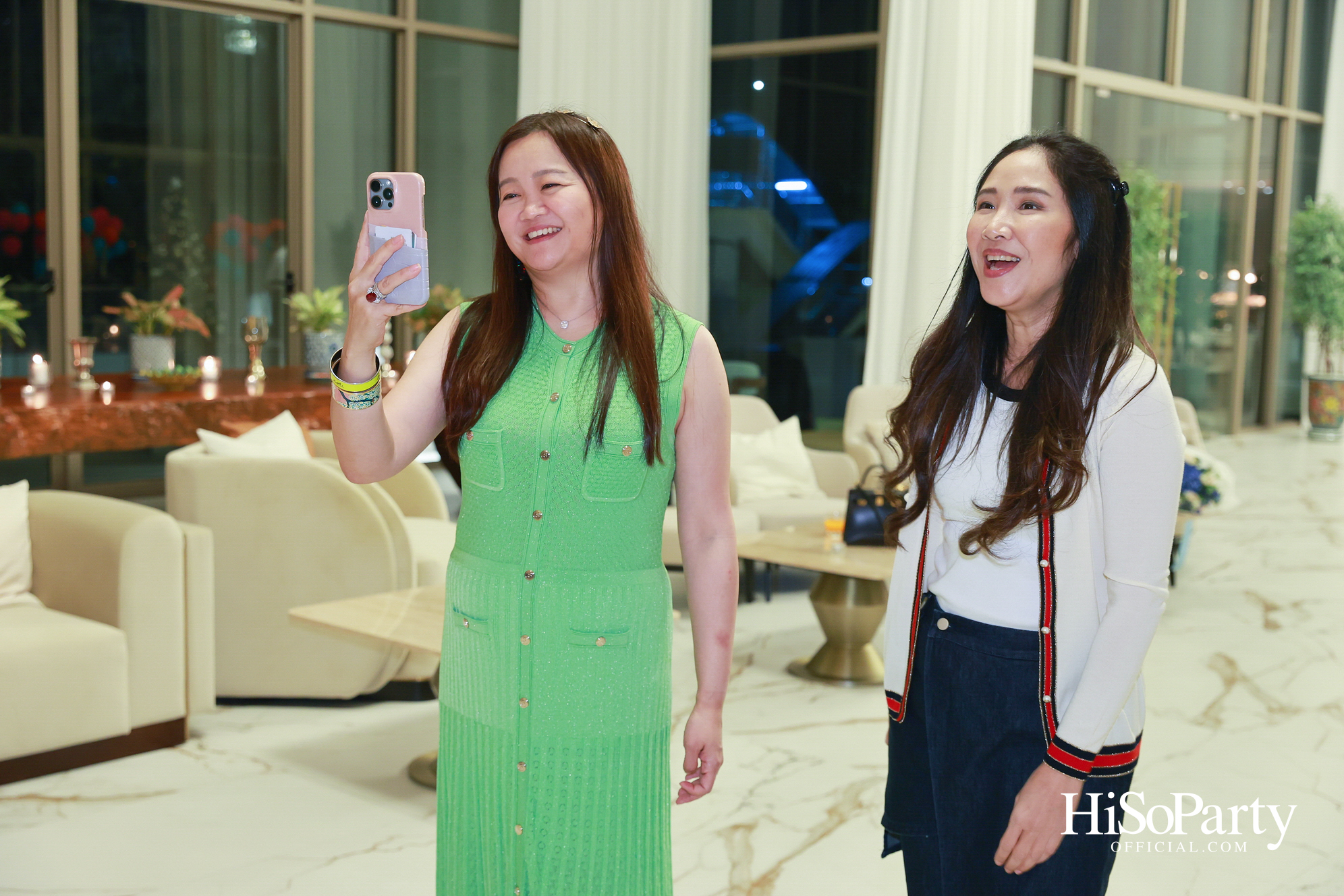 อุษณีย์ มหากิจศิริ ลีโอณีโอ เปิดบ้านจัดงานปาร์ตี้คริสต์มาส-ปีใหม่สุดอบอุ่น