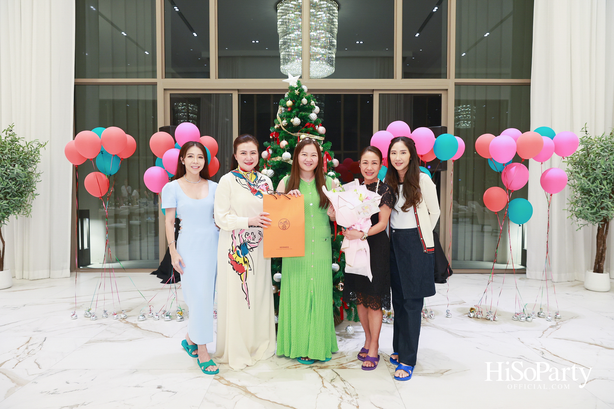 อุษณีย์ มหากิจศิริ ลีโอณีโอ เปิดบ้านจัดงานปาร์ตี้คริสต์มาส-ปีใหม่สุดอบอุ่น