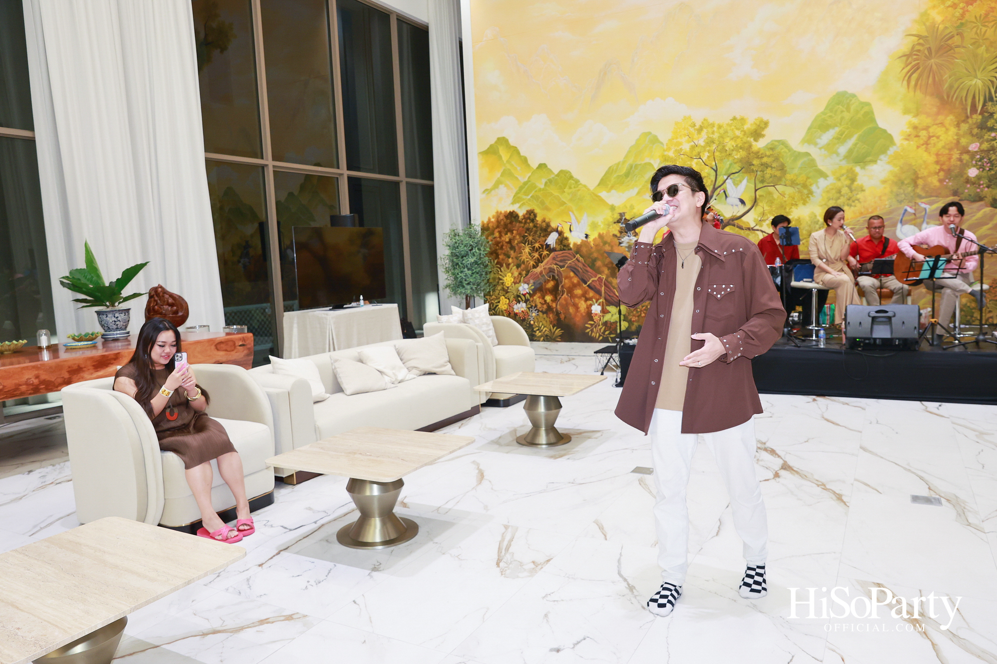 อุษณีย์ มหากิจศิริ ลีโอณีโอ เปิดบ้านจัดงานปาร์ตี้คริสต์มาส-ปีใหม่สุดอบอุ่น