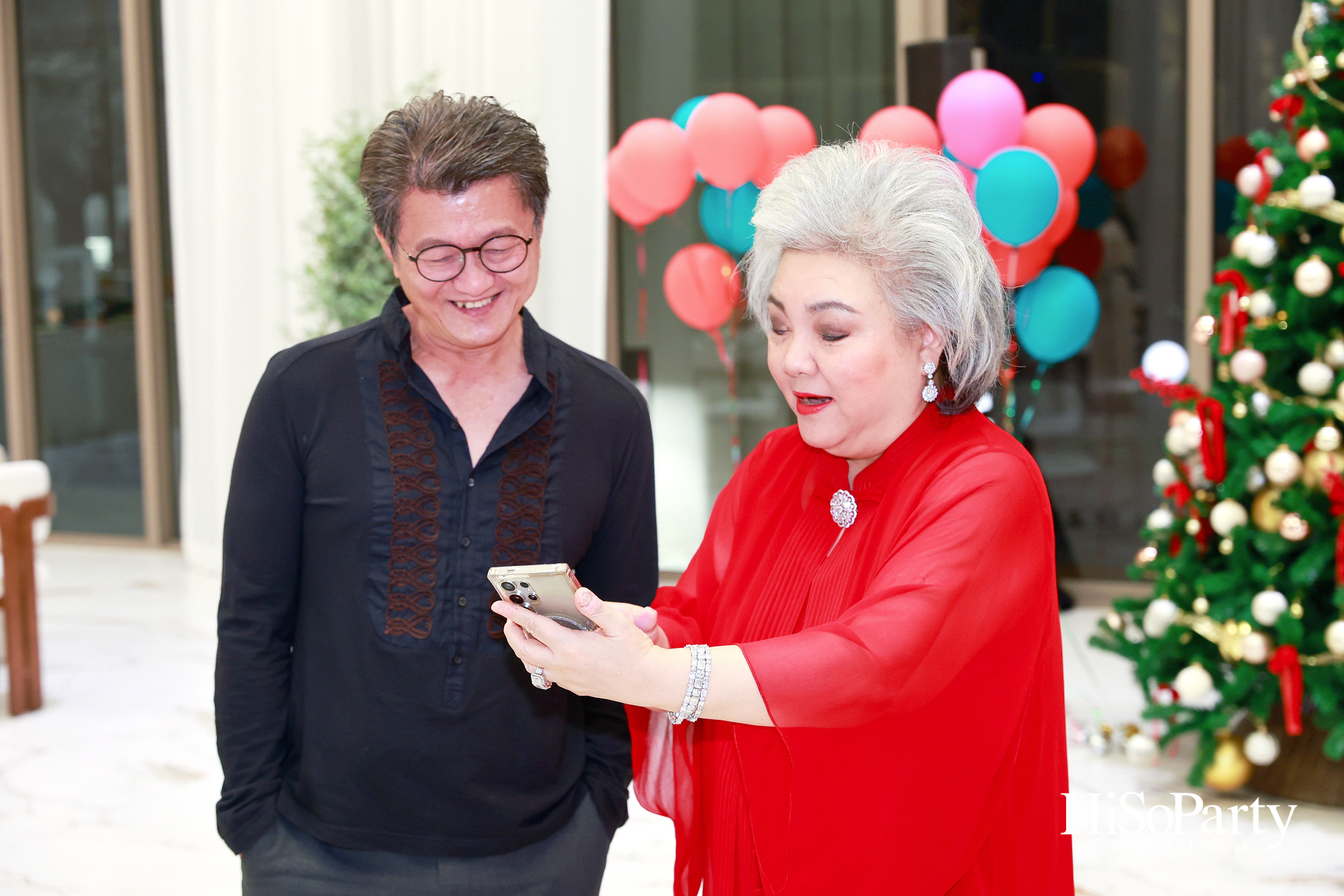 อุษณีย์ มหากิจศิริ ลีโอณีโอ เปิดบ้านจัดงานปาร์ตี้คริสต์มาส-ปีใหม่สุดอบอุ่น